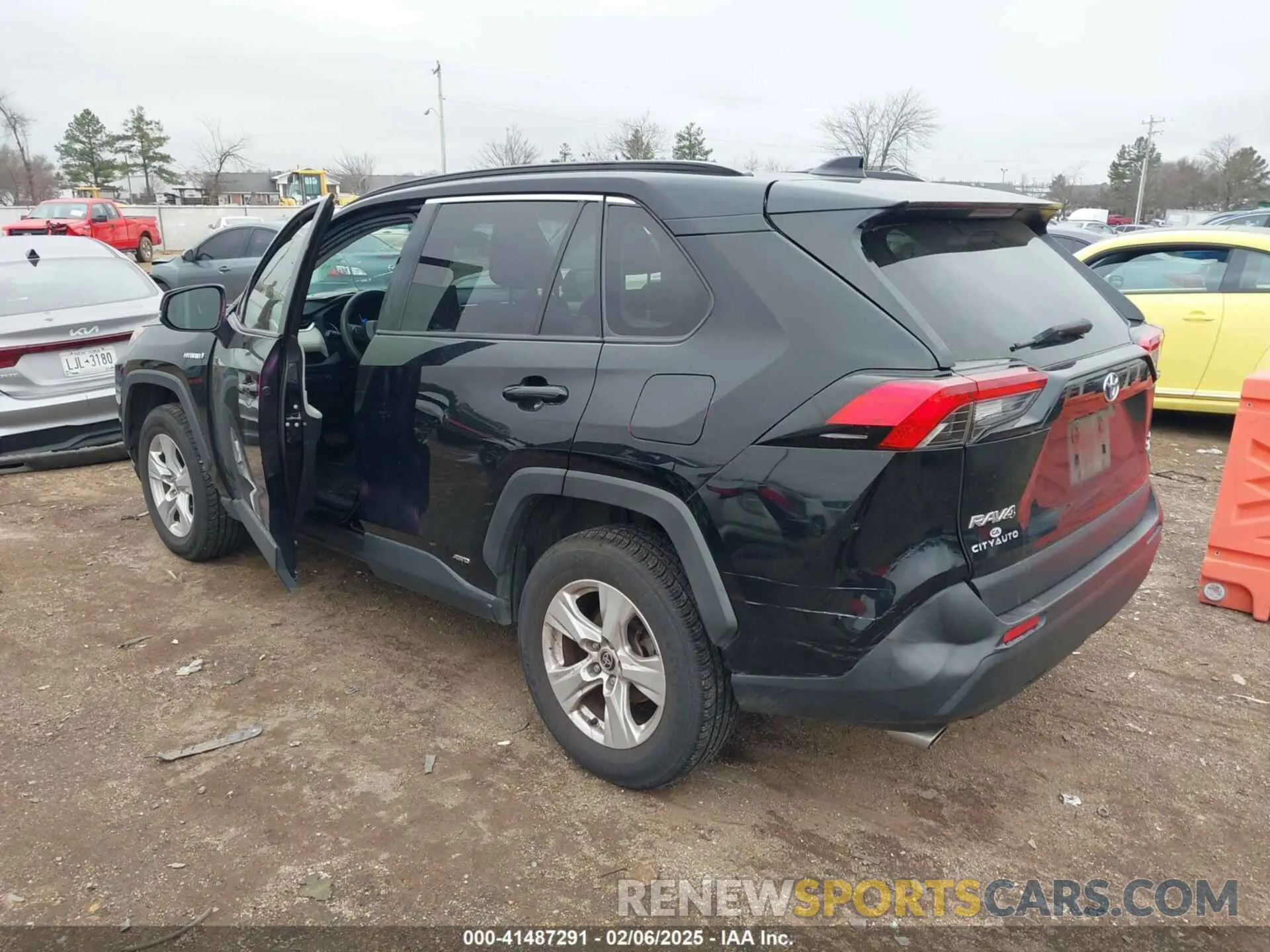 3 Photograph of a damaged car JTMR6RFV6LD001177 TOYOTA RAV4 HYBRID 2020