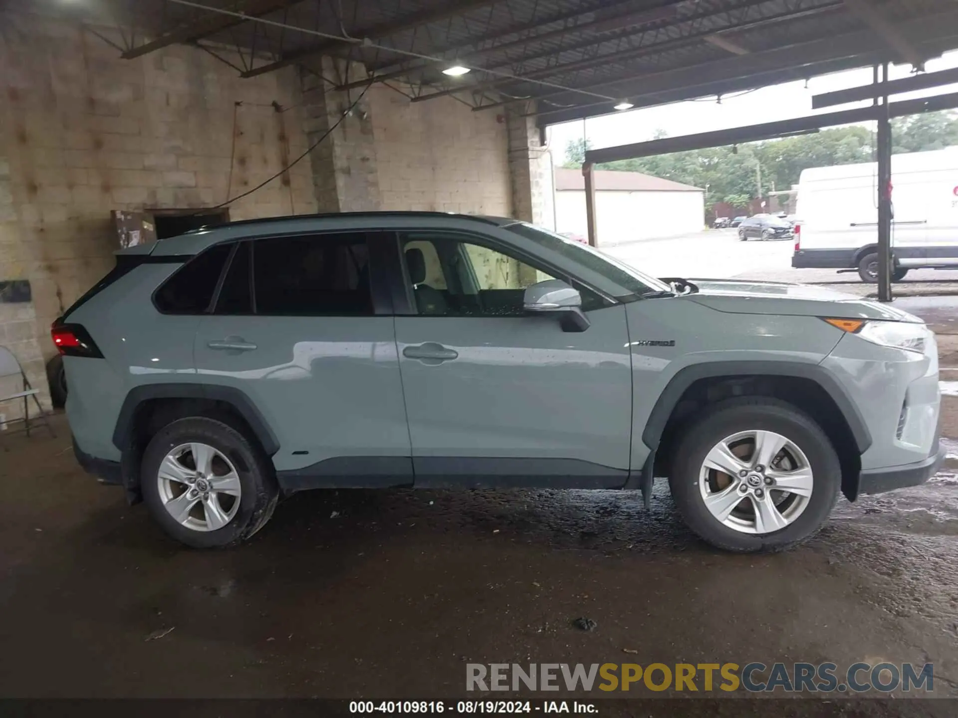 13 Photograph of a damaged car JTMR6RFV7LD005304 TOYOTA RAV4 HYBRID 2020