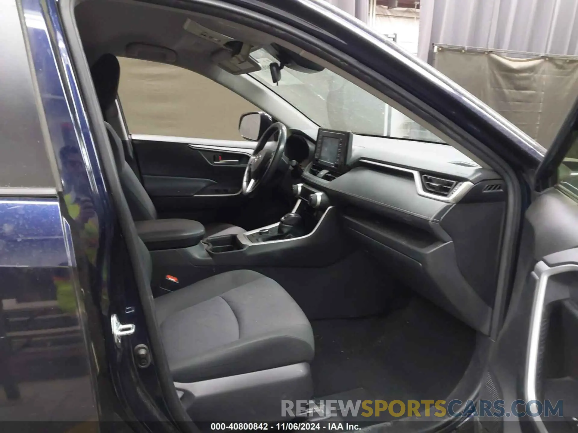 5 Photograph of a damaged car JTMRWRFV2LJ046828 TOYOTA RAV4 HYBRID 2020