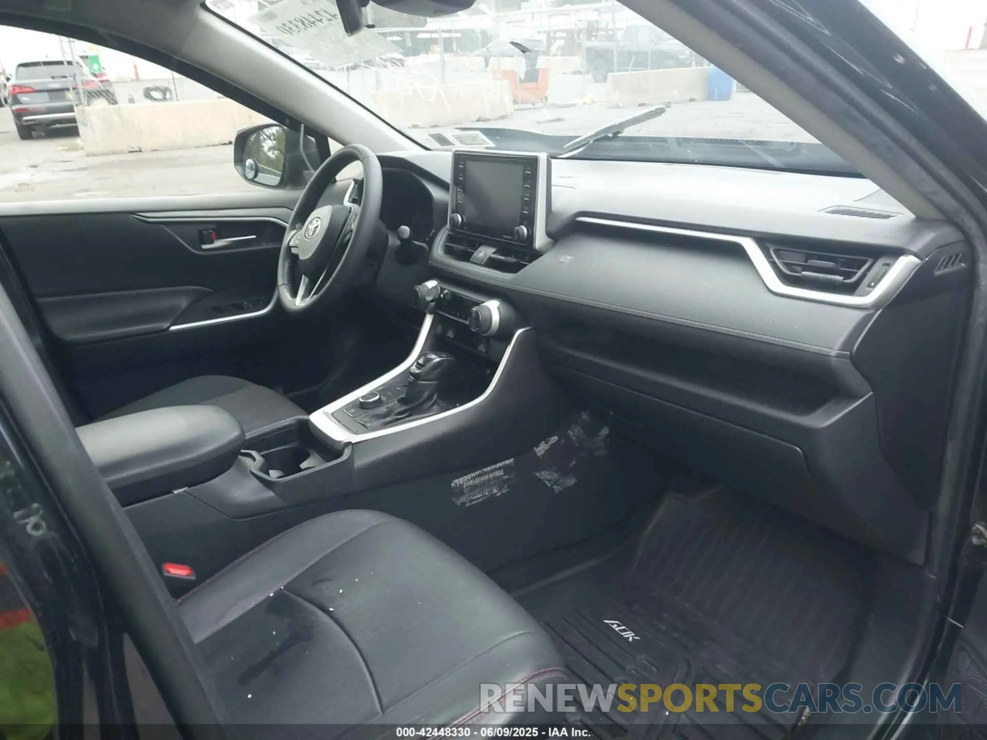 5 Photograph of a damaged car JTMRWRFV6LD066644 TOYOTA RAV4 HYBRID 2020