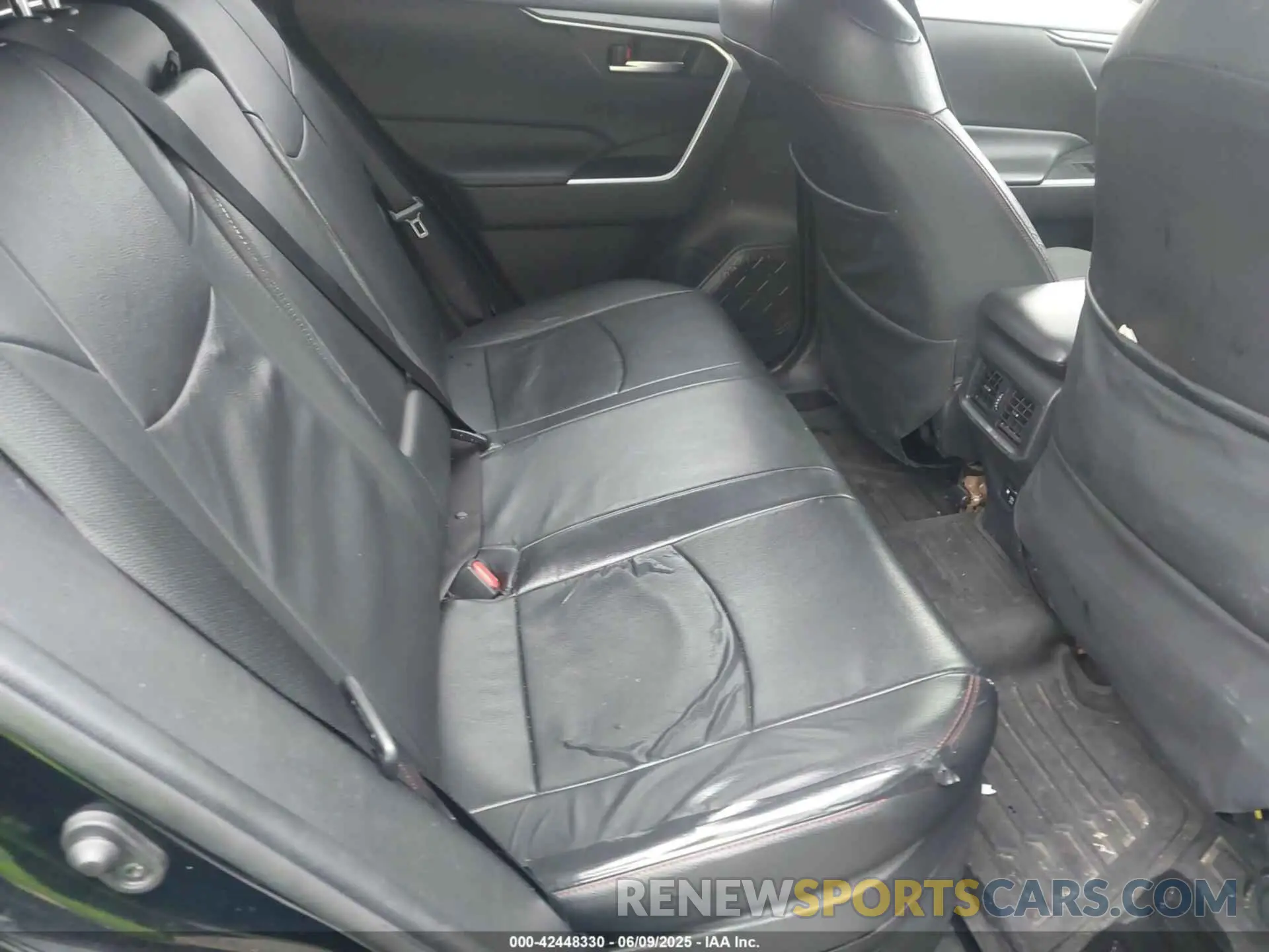 8 Photograph of a damaged car JTMRWRFV6LD066644 TOYOTA RAV4 HYBRID 2020