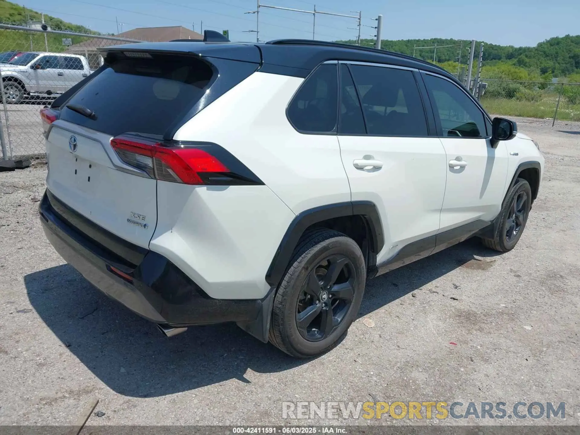 4 Photograph of a damaged car 2T3E6RFV0MW002568 TOYOTA RAV4 HYBRID 2021
