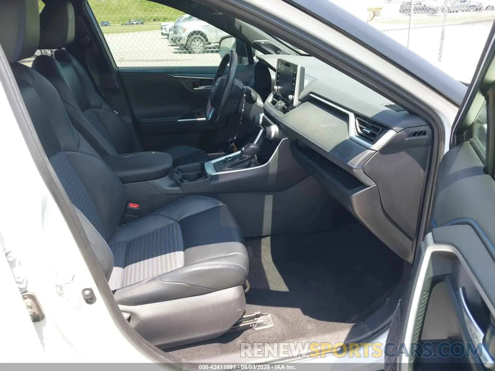 5 Photograph of a damaged car 2T3E6RFV0MW002568 TOYOTA RAV4 HYBRID 2021