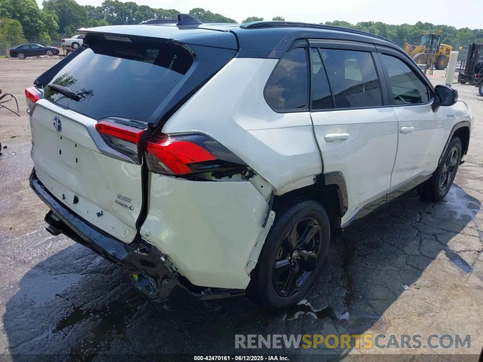 4 Photograph of a damaged car 2T3E6RFV1MW027642 TOYOTA RAV4 HYBRID 2021