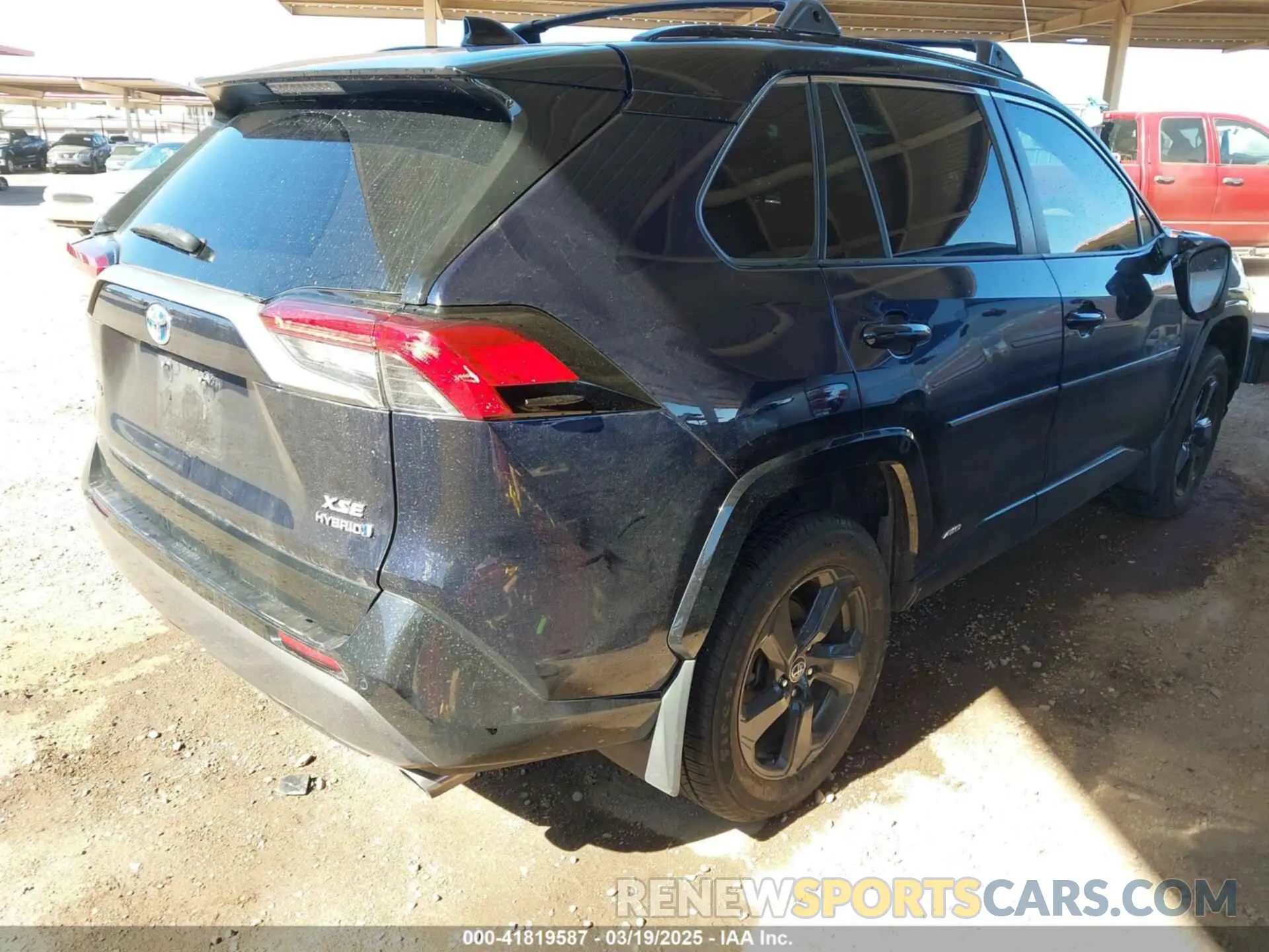 4 Photograph of a damaged car 2T3E6RFV2MW003947 TOYOTA RAV4 HYBRID 2021