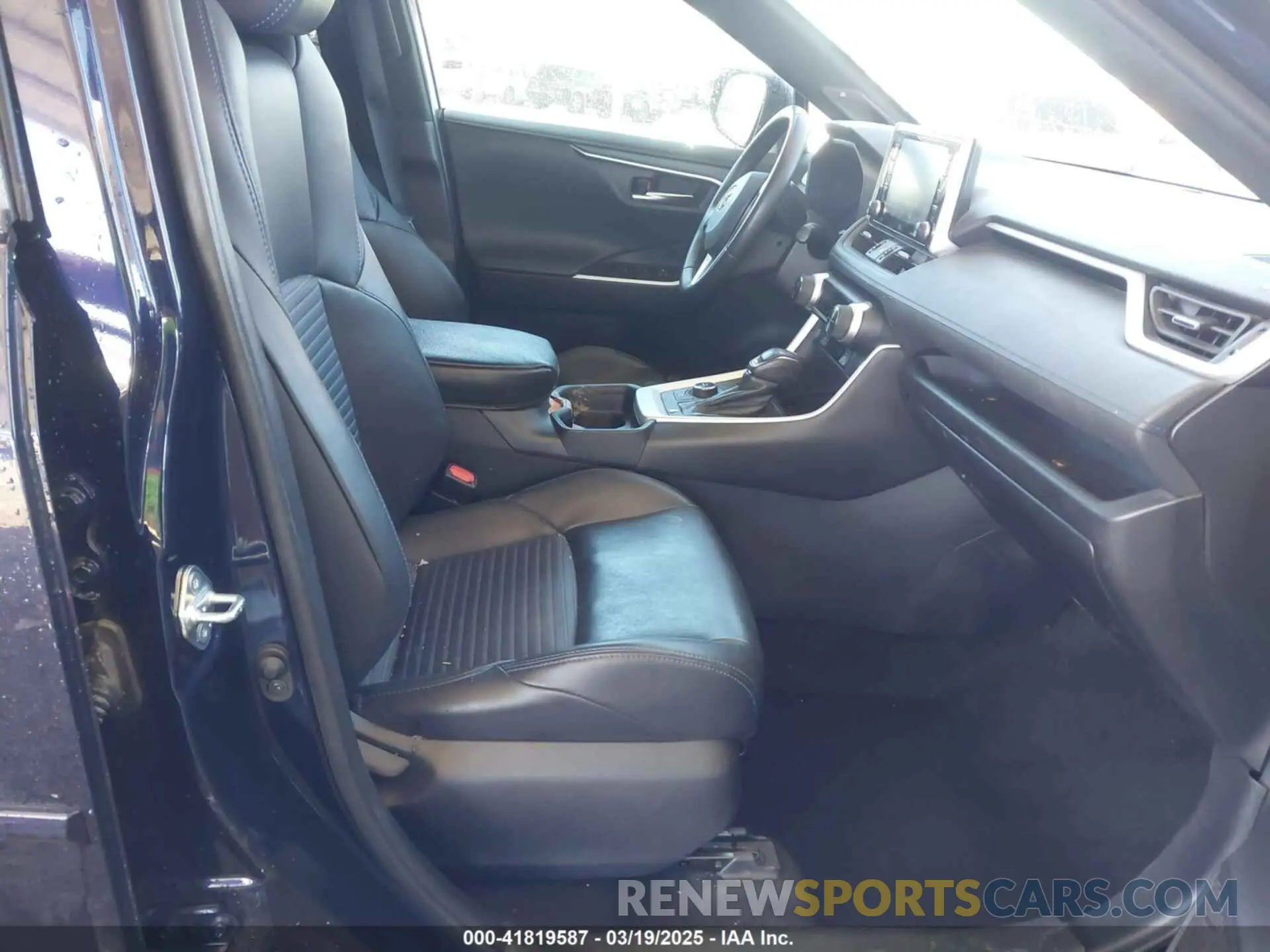 5 Photograph of a damaged car 2T3E6RFV2MW003947 TOYOTA RAV4 HYBRID 2021