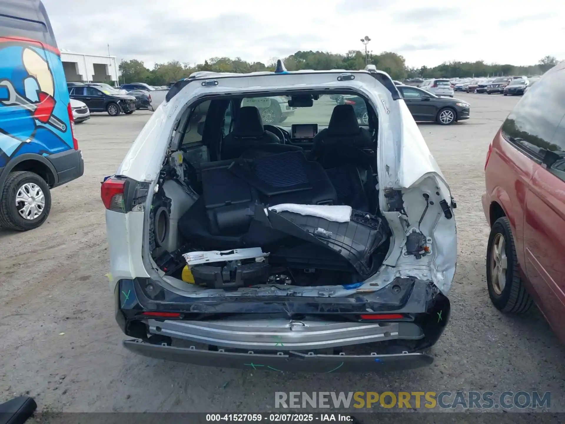 17 Photograph of a damaged car 2T3E6RFV3MW006002 TOYOTA RAV4 HYBRID 2021