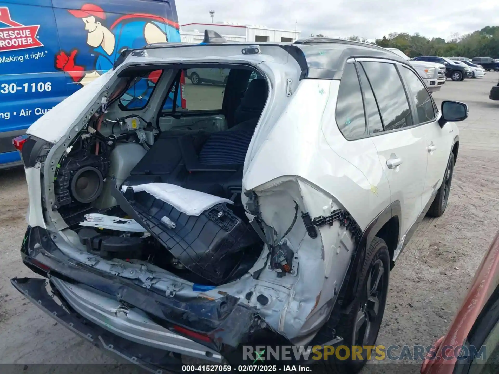 4 Photograph of a damaged car 2T3E6RFV3MW006002 TOYOTA RAV4 HYBRID 2021