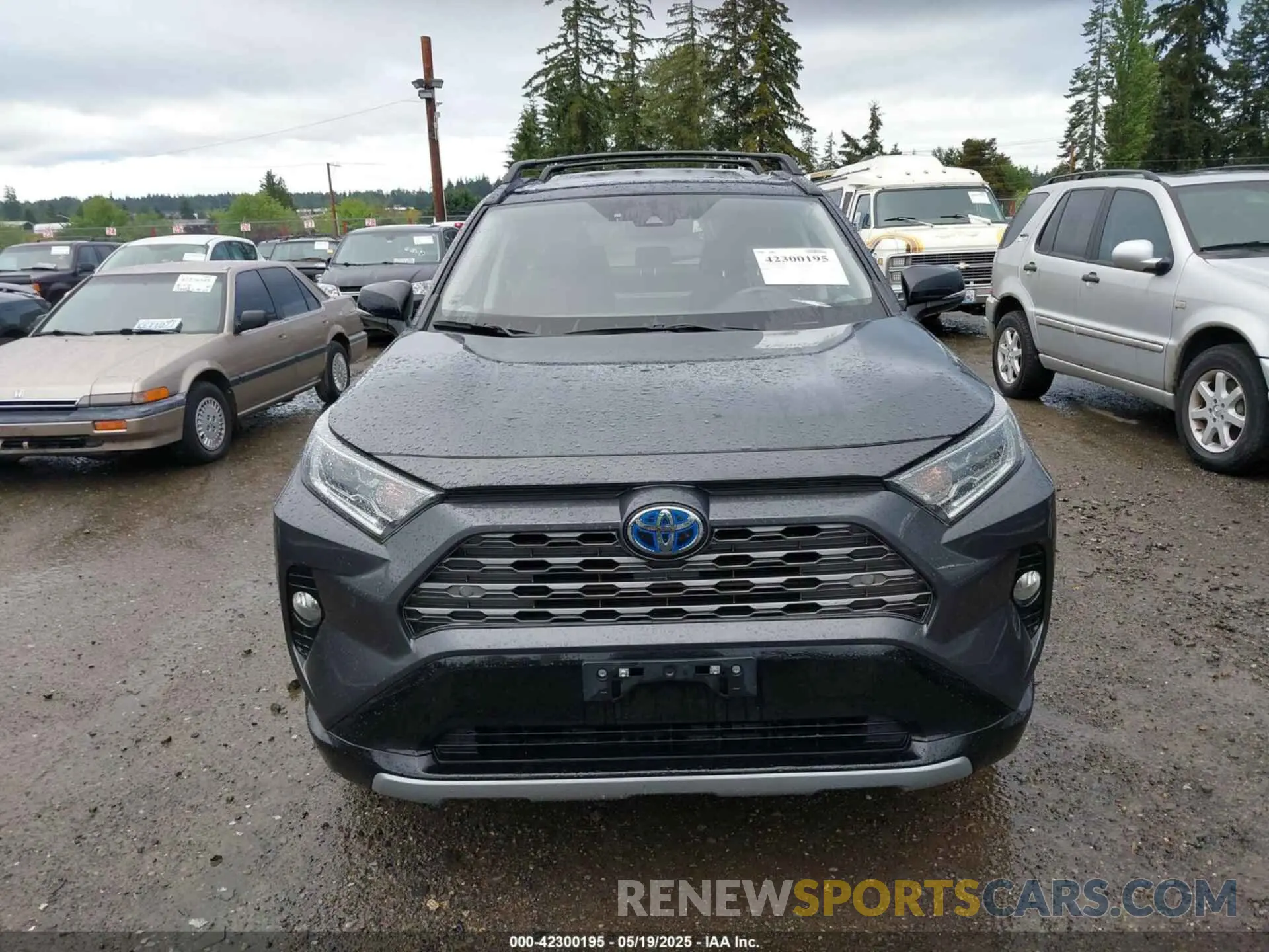 12 Photograph of a damaged car 2T3E6RFV4MW004081 TOYOTA RAV4 HYBRID 2021
