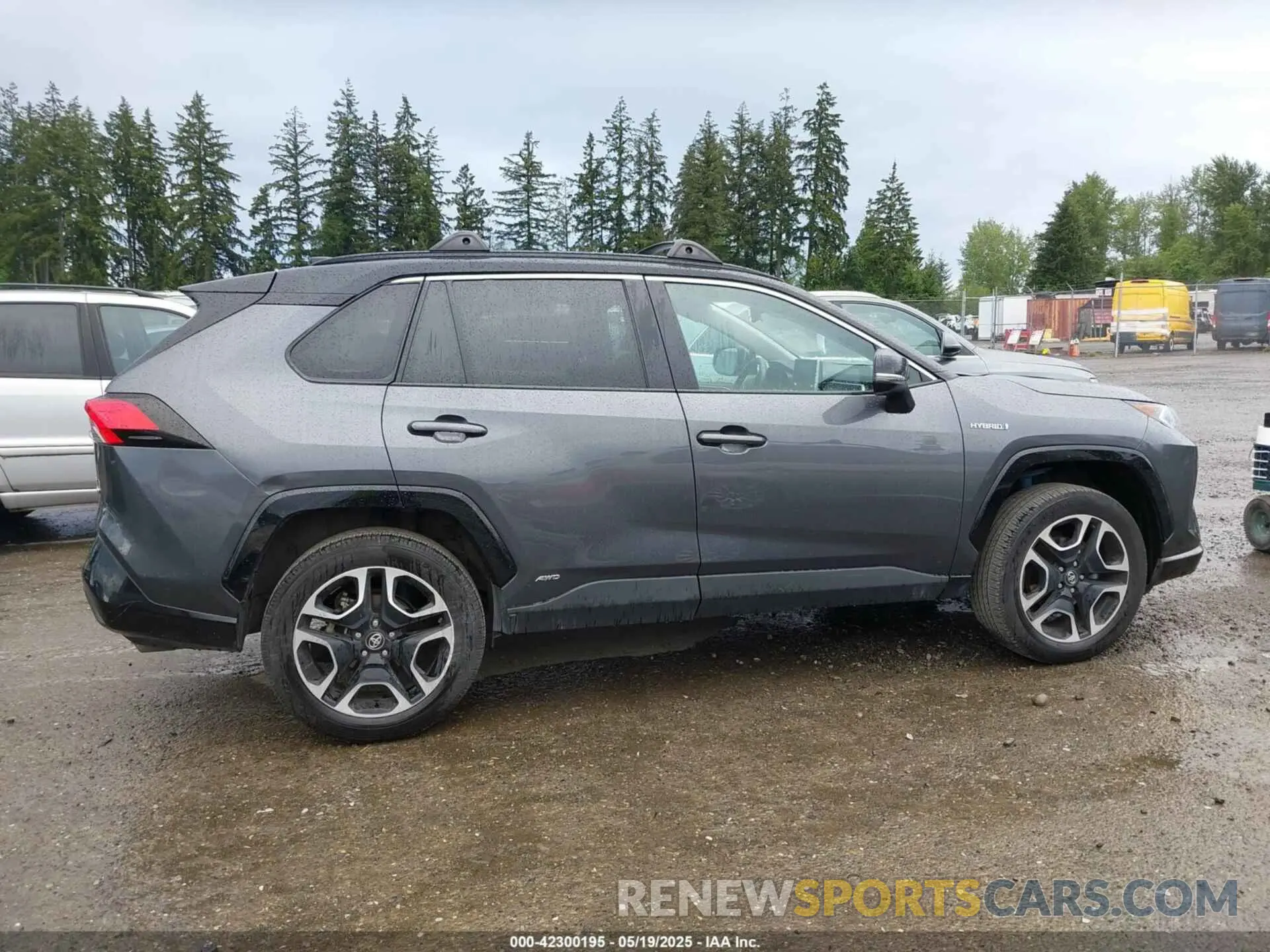 13 Photograph of a damaged car 2T3E6RFV4MW004081 TOYOTA RAV4 HYBRID 2021