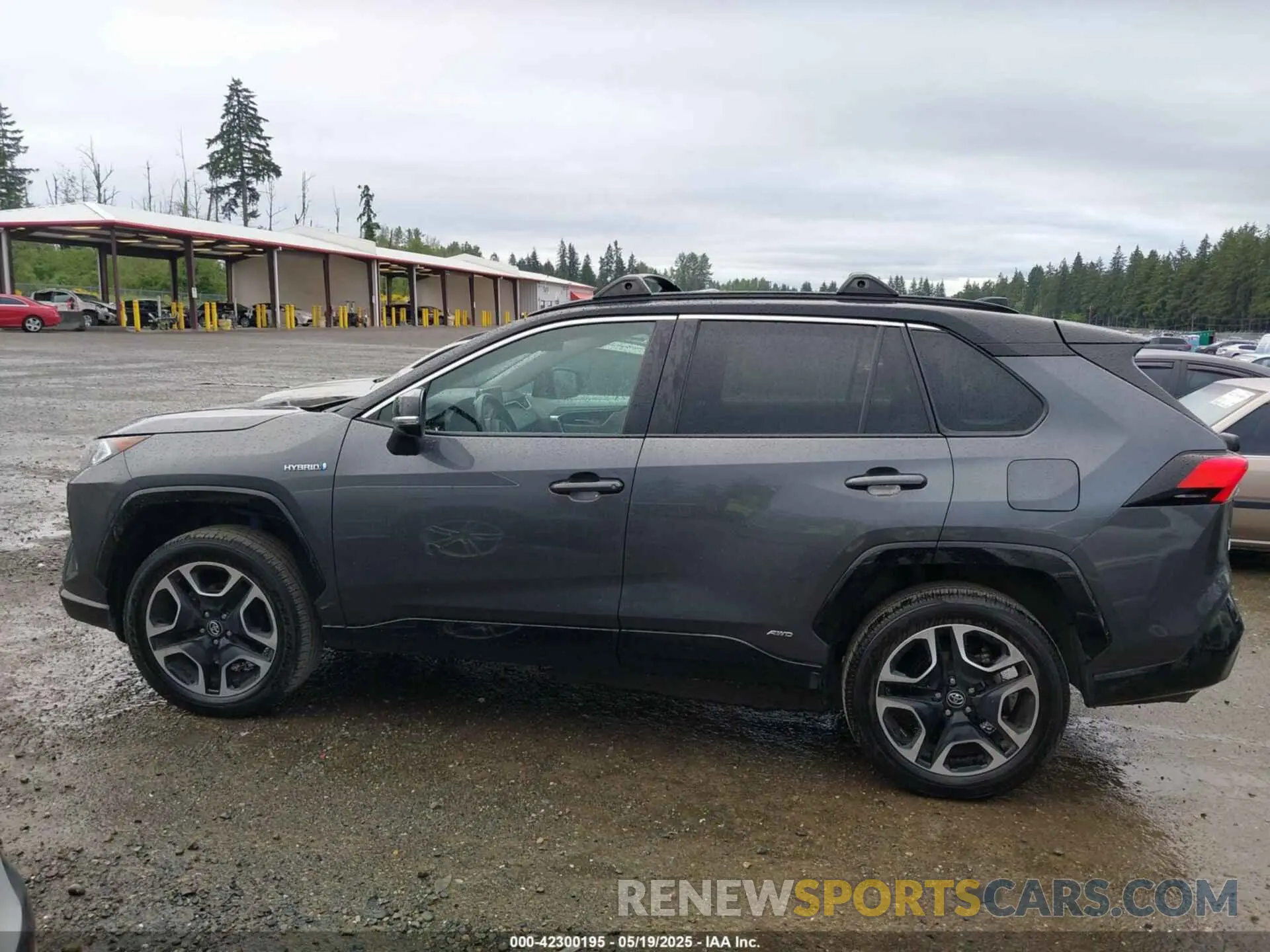 14 Photograph of a damaged car 2T3E6RFV4MW004081 TOYOTA RAV4 HYBRID 2021