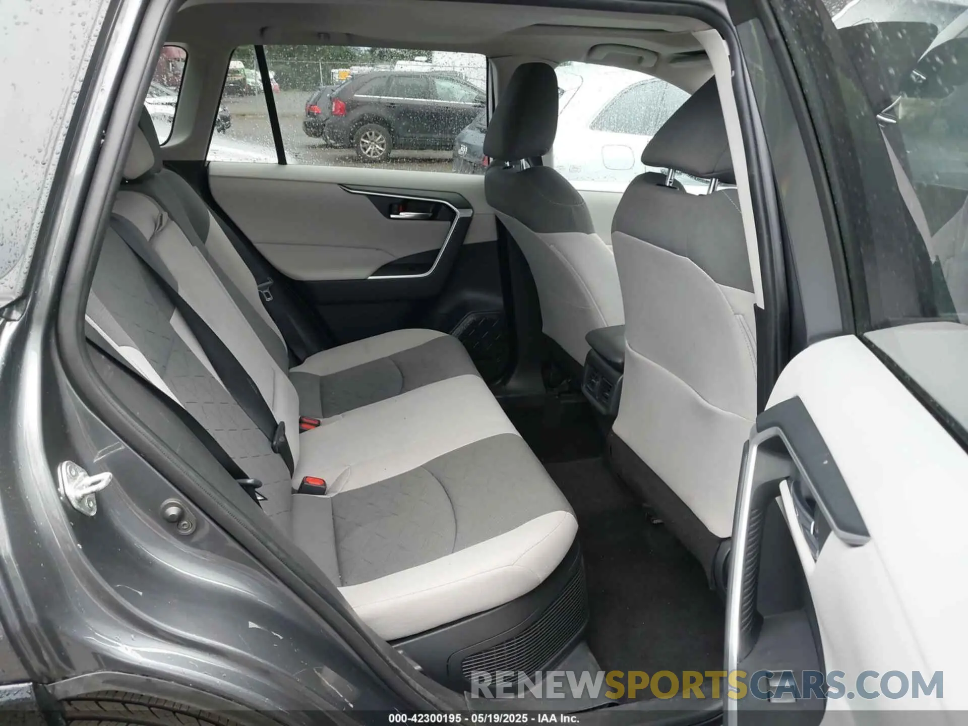 8 Photograph of a damaged car 2T3E6RFV4MW004081 TOYOTA RAV4 HYBRID 2021