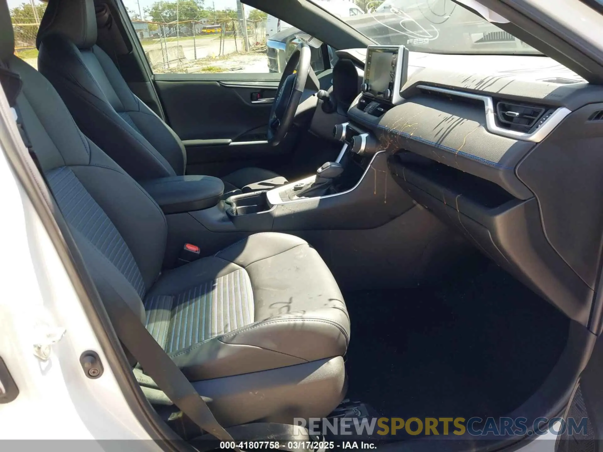 5 Photograph of a damaged car 2T3E6RFV4MW027568 TOYOTA RAV4 HYBRID 2021