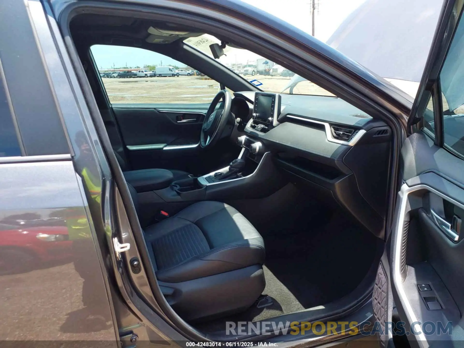 5 Photograph of a damaged car 2T3E6RFV8MW024270 TOYOTA RAV4 HYBRID 2021