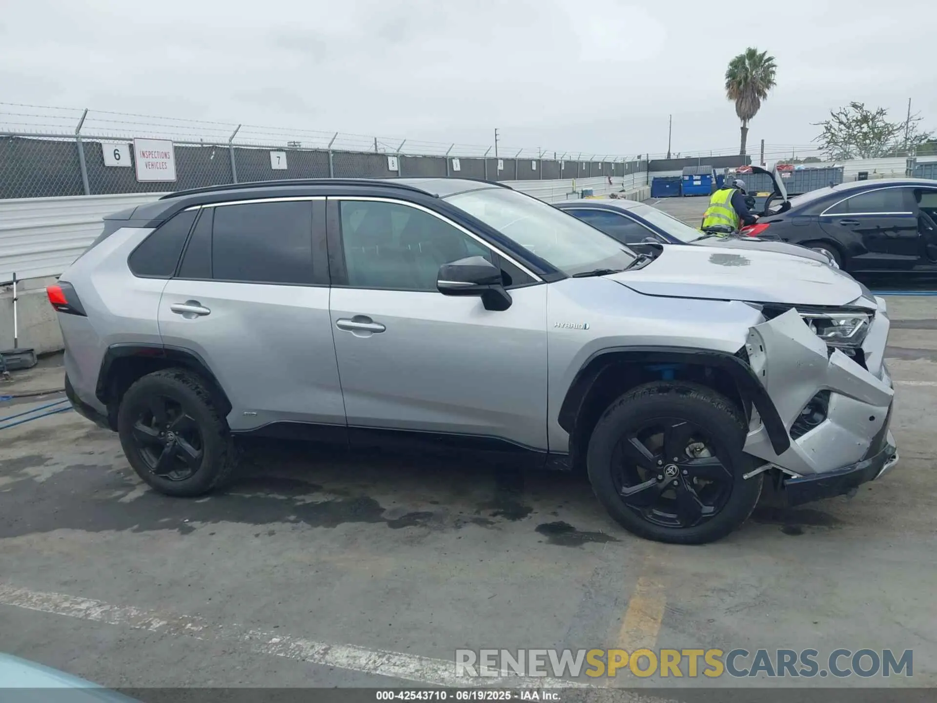14 Photograph of a damaged car 2T3E6RFV8MW025418 TOYOTA RAV4 HYBRID 2021