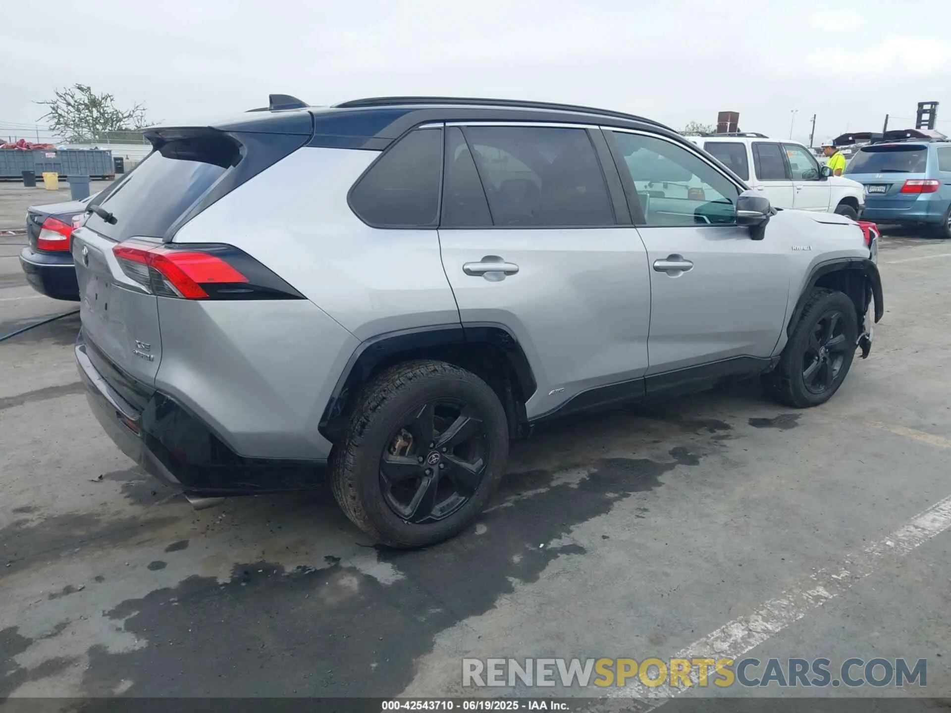 4 Photograph of a damaged car 2T3E6RFV8MW025418 TOYOTA RAV4 HYBRID 2021