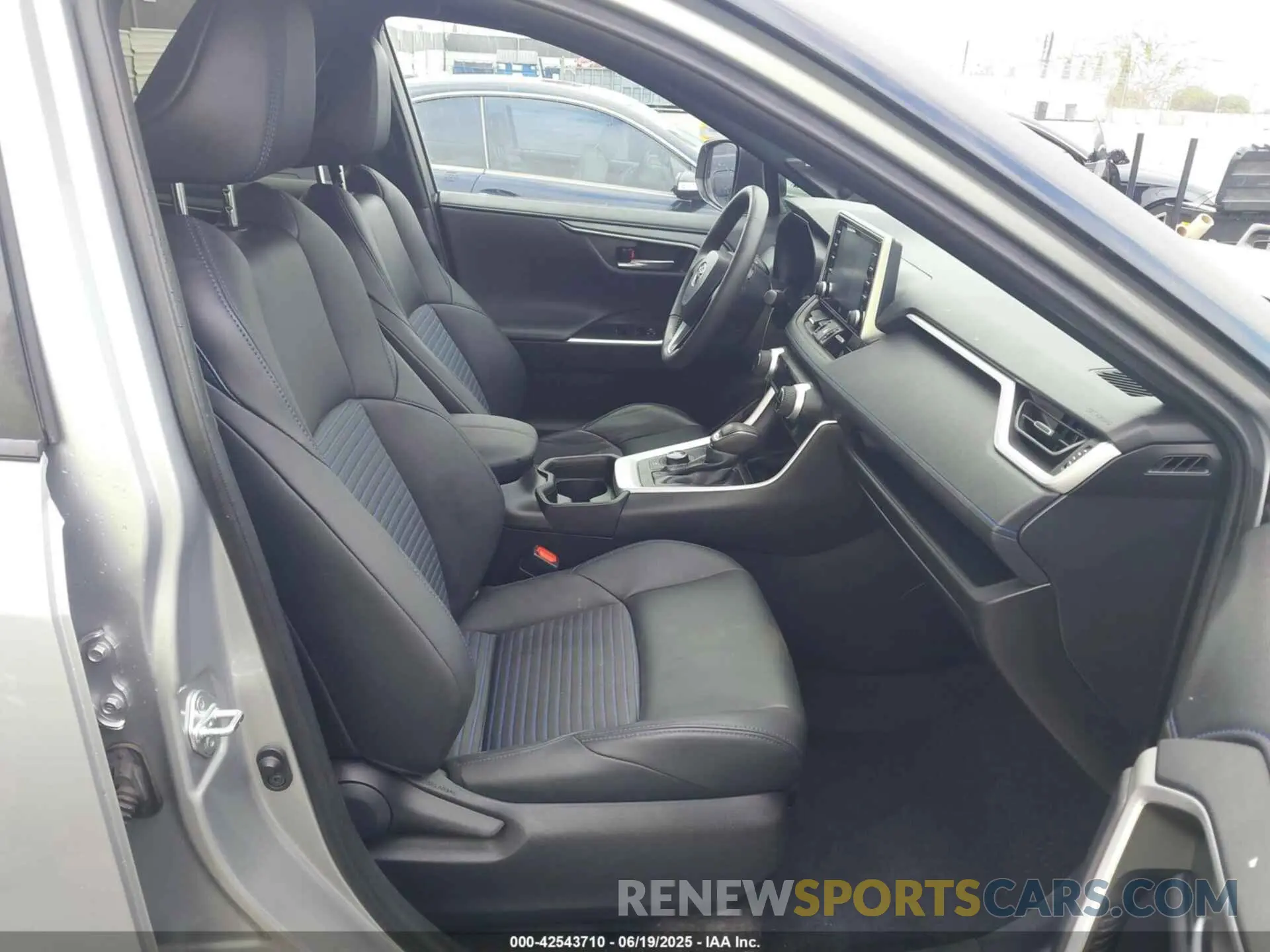 5 Photograph of a damaged car 2T3E6RFV8MW025418 TOYOTA RAV4 HYBRID 2021