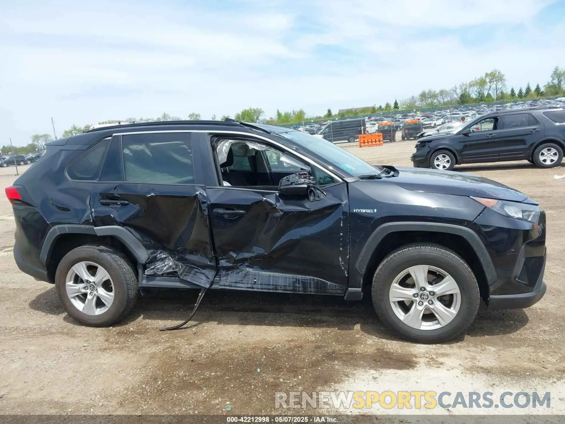 13 Photograph of a damaged car 2T3L6RFV7MW011159 TOYOTA RAV4 HYBRID 2021