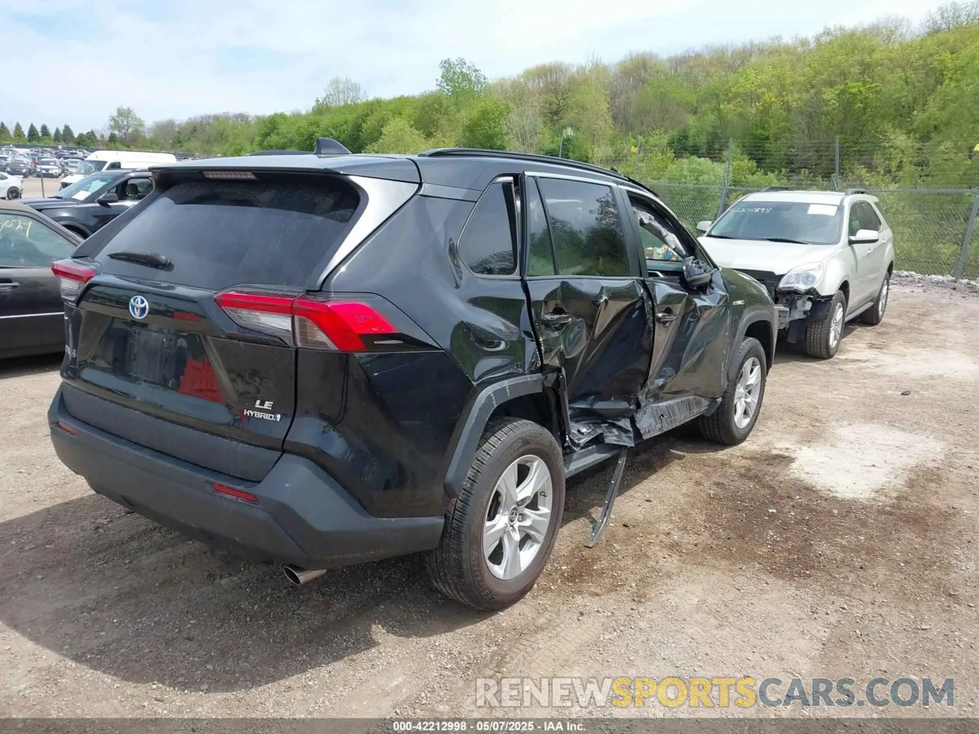 4 Photograph of a damaged car 2T3L6RFV7MW011159 TOYOTA RAV4 HYBRID 2021