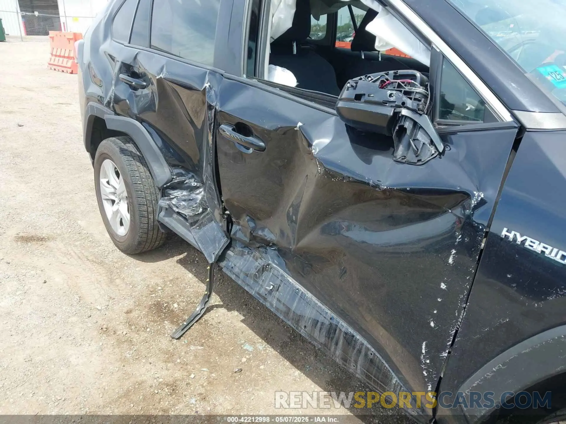 6 Photograph of a damaged car 2T3L6RFV7MW011159 TOYOTA RAV4 HYBRID 2021
