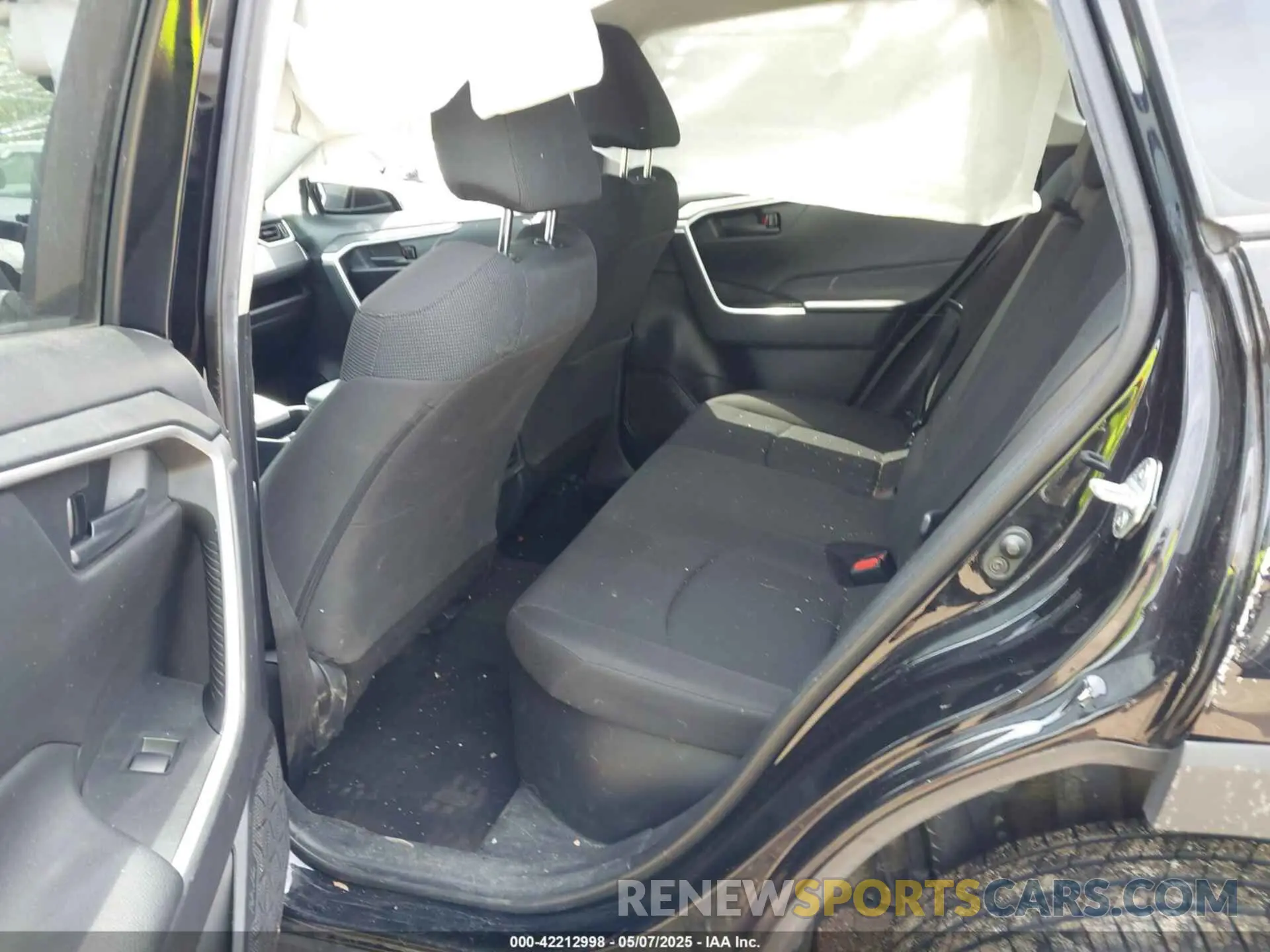 8 Photograph of a damaged car 2T3L6RFV7MW011159 TOYOTA RAV4 HYBRID 2021
