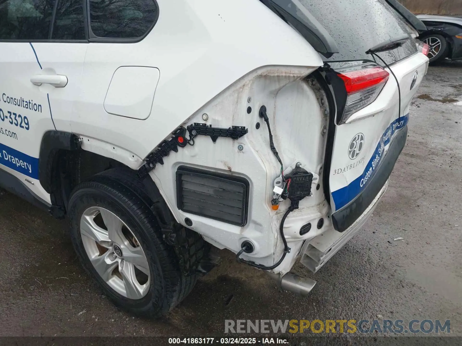 18 Photograph of a damaged car 2T3MWRFV6MW118143 TOYOTA RAV4 HYBRID 2021