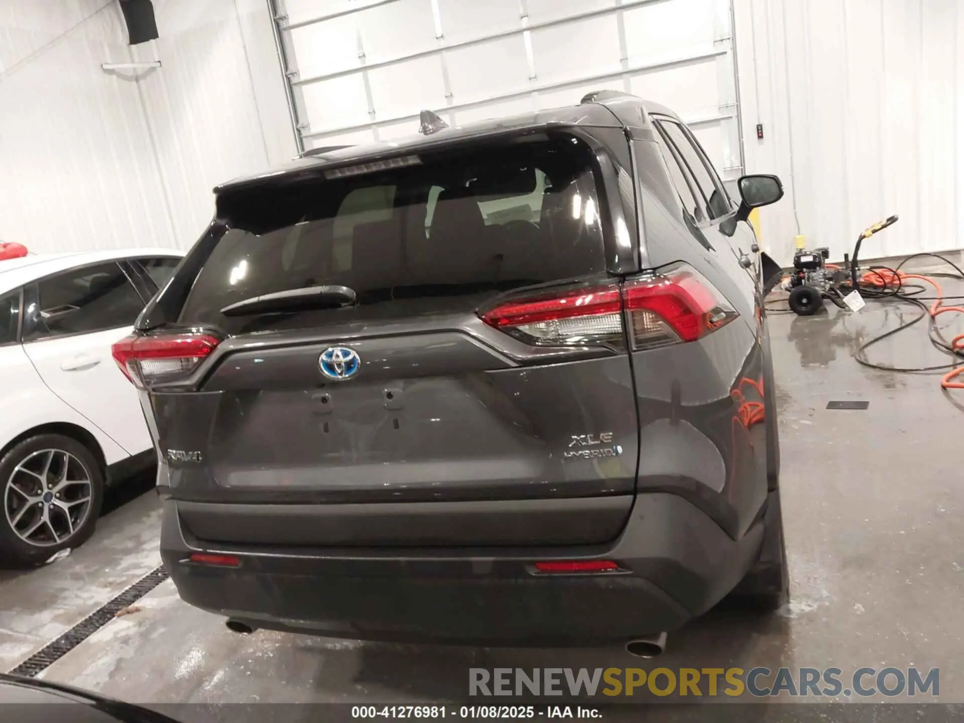 17 Photograph of a damaged car 2T3R6RFV5MW004981 TOYOTA RAV4 HYBRID 2021