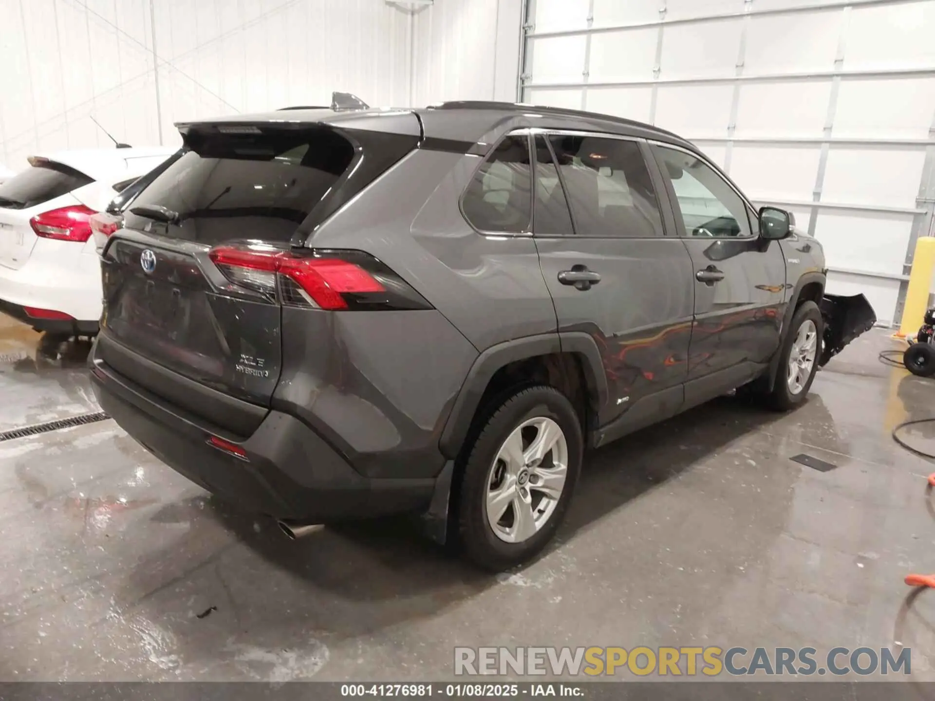4 Photograph of a damaged car 2T3R6RFV5MW004981 TOYOTA RAV4 HYBRID 2021