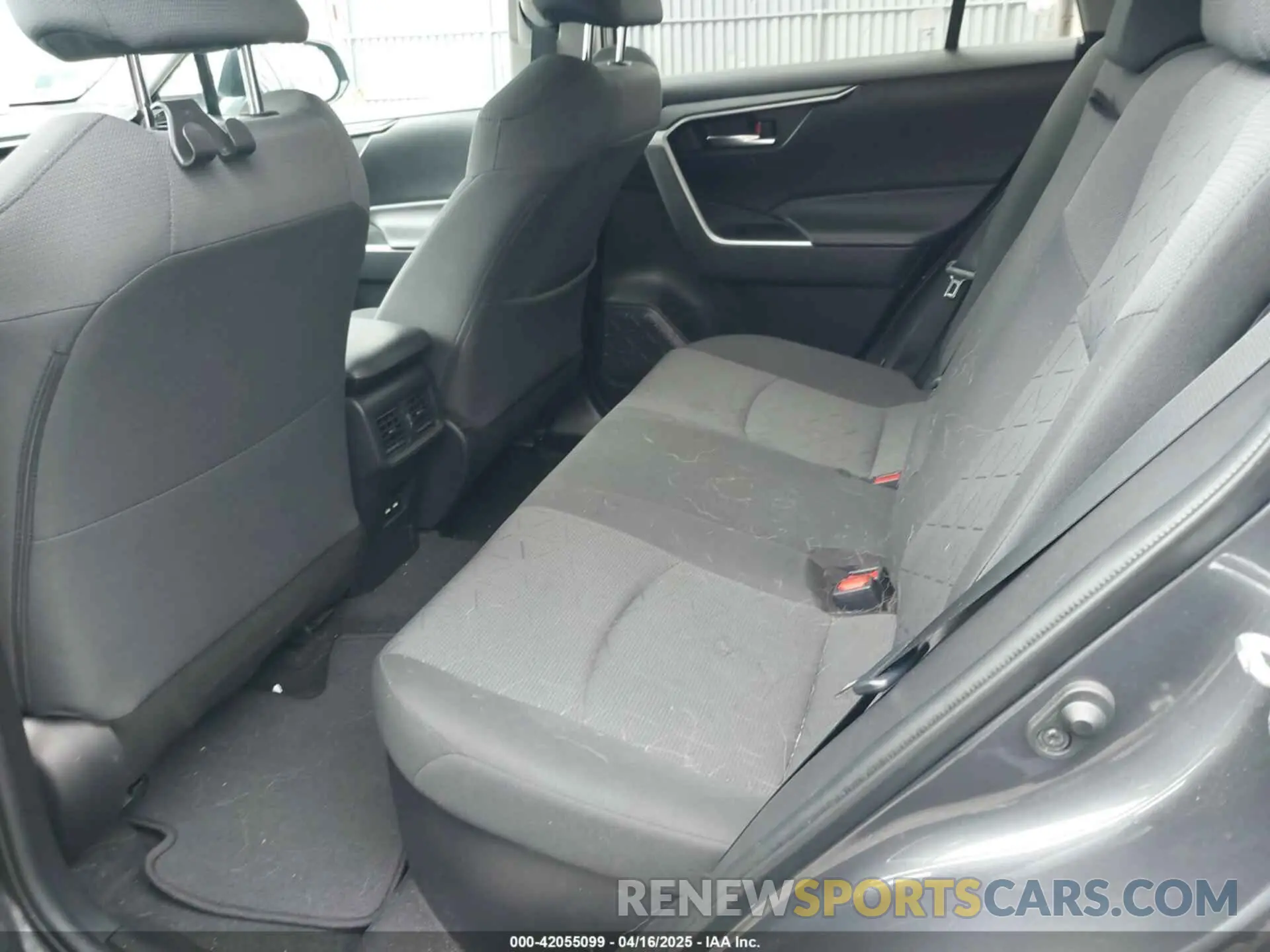 8 Photograph of a damaged car 2T3R6RFV5MW016709 TOYOTA RAV4 HYBRID 2021