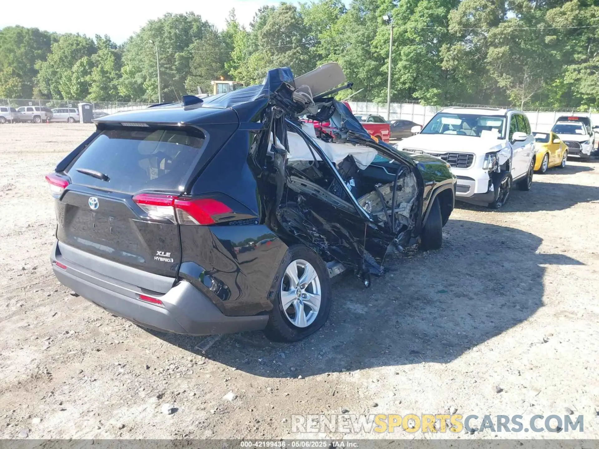 4 Photograph of a damaged car 2T3R6RFVXMW011778 TOYOTA RAV4 HYBRID 2021