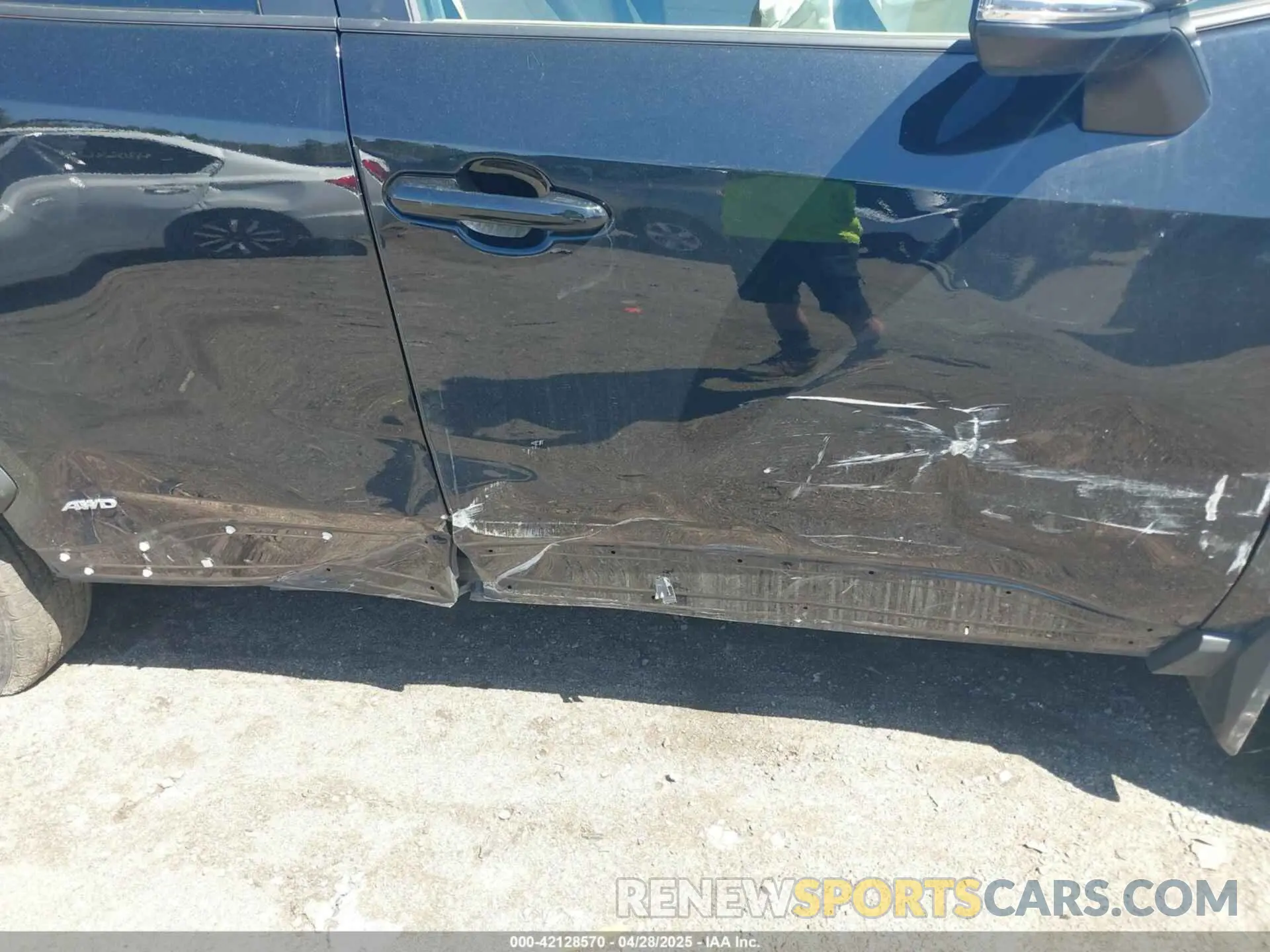 17 Photograph of a damaged car 2T3RWRFV8MW116772 TOYOTA RAV4 HYBRID 2021
