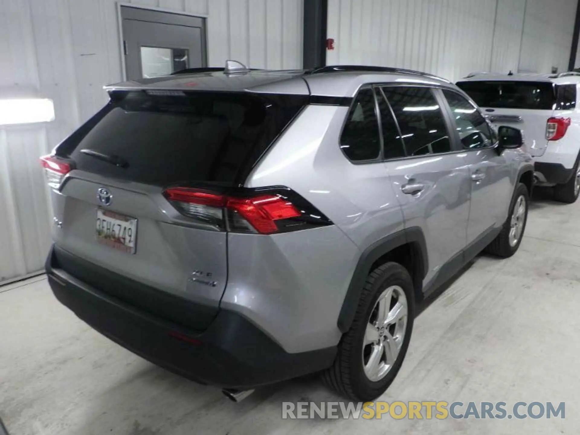 8 Photograph of a damaged car 4T3B6RFV0MU031958 TOYOTA RAV4 HYBRID 2021