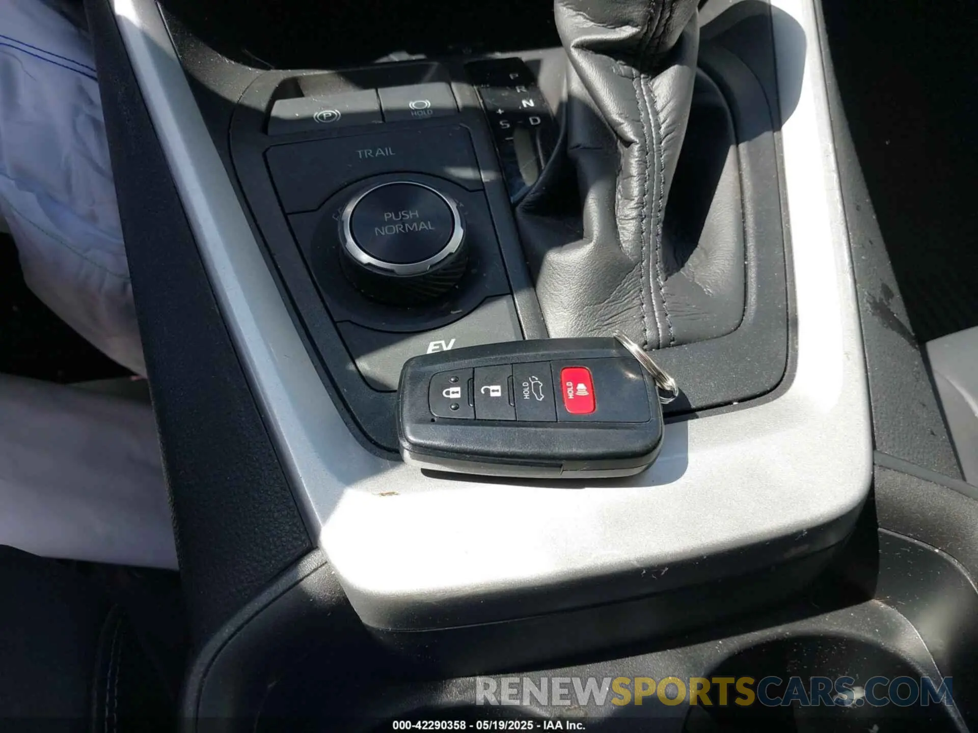 11 Photograph of a damaged car 4T3B6RFV2MU044890 TOYOTA RAV4 HYBRID 2021