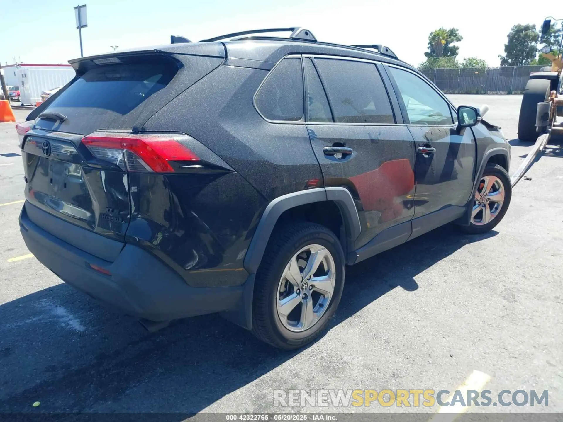 4 Photograph of a damaged car 4T3B6RFV3MU043652 TOYOTA RAV4 HYBRID 2021