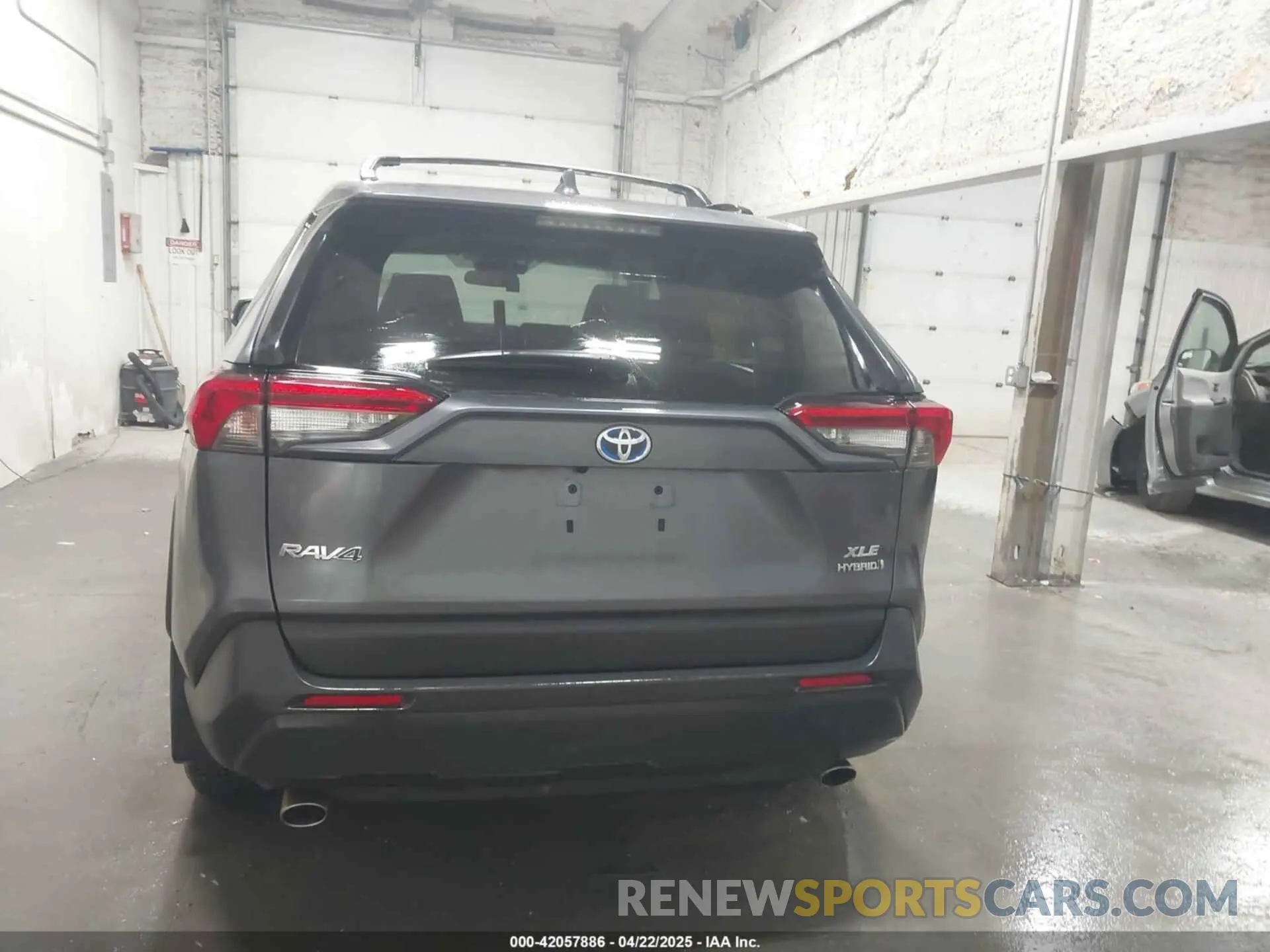 16 Photograph of a damaged car 4T3B6RFV4MU006402 TOYOTA RAV4 HYBRID 2021