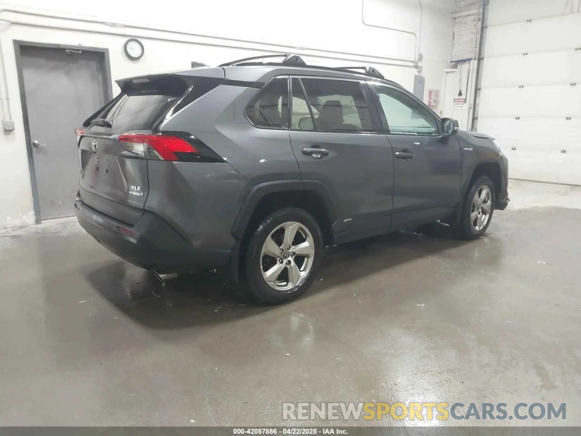 4 Photograph of a damaged car 4T3B6RFV4MU006402 TOYOTA RAV4 HYBRID 2021