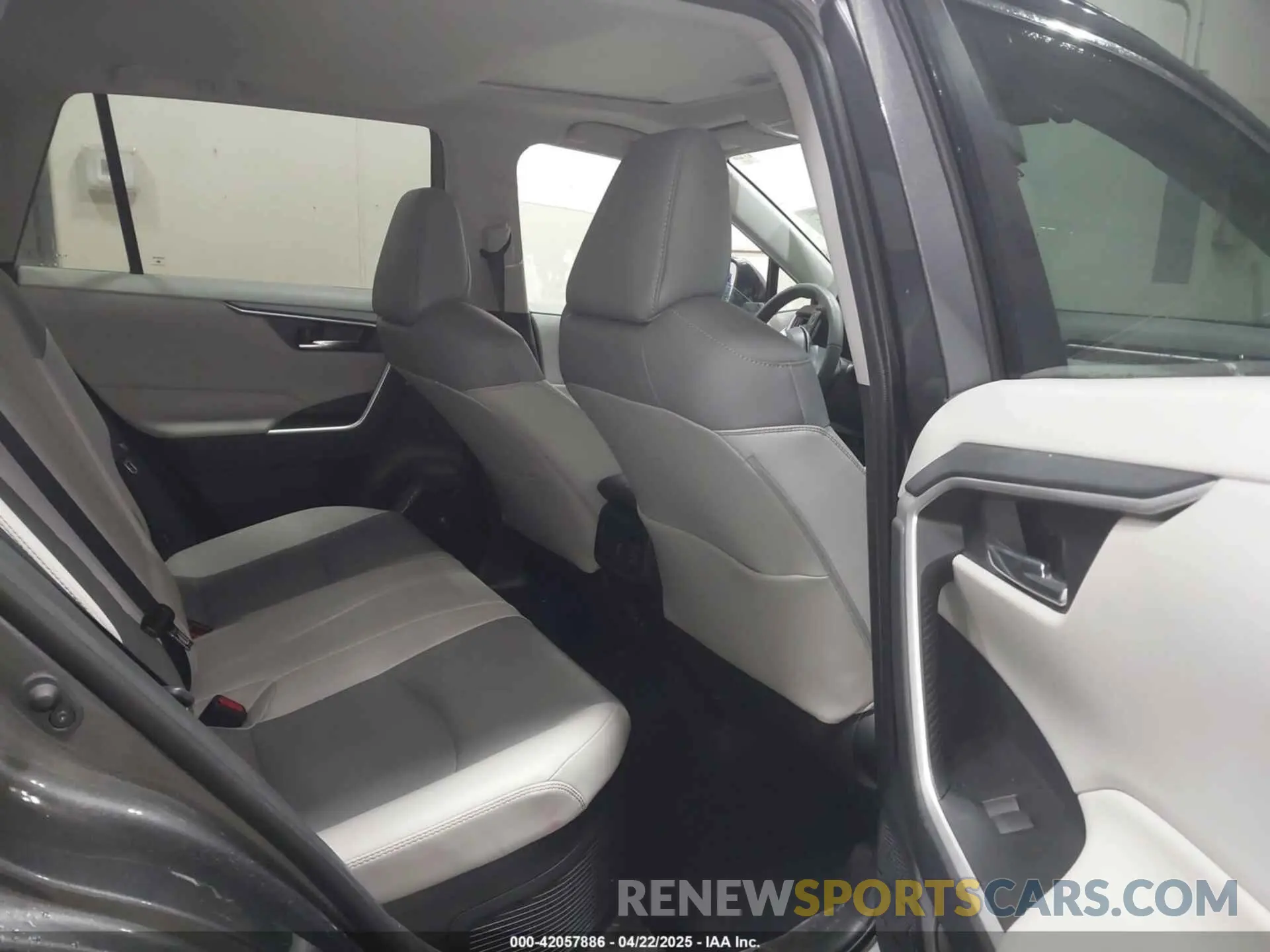 8 Photograph of a damaged car 4T3B6RFV4MU006402 TOYOTA RAV4 HYBRID 2021