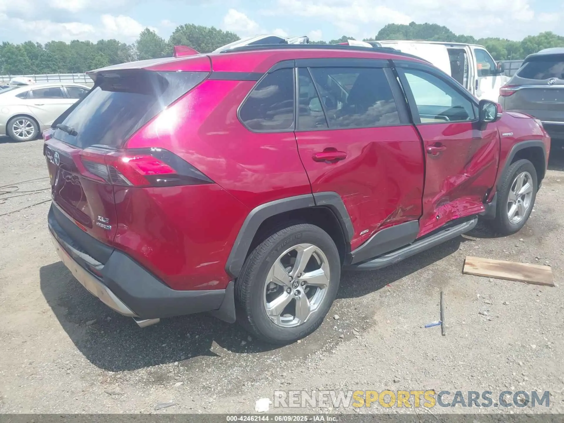 4 Photograph of a damaged car 4T3B6RFV4MU063117 TOYOTA RAV4 HYBRID 2021