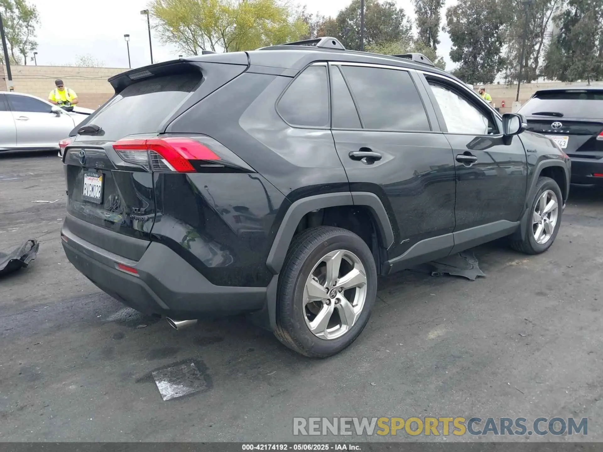 4 Photograph of a damaged car 4T3B6RFV5MU031406 TOYOTA RAV4 HYBRID 2021