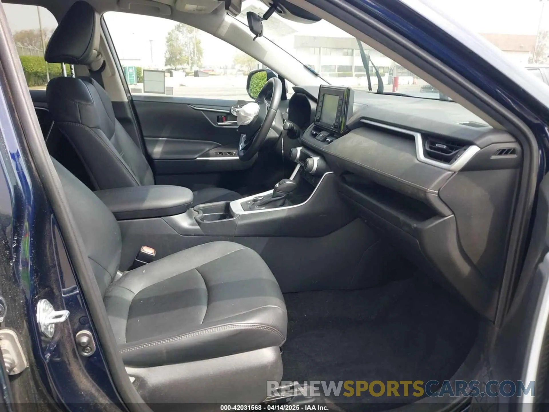 5 Photograph of a damaged car 4T3B6RFV5MU049808 TOYOTA RAV4 HYBRID 2021