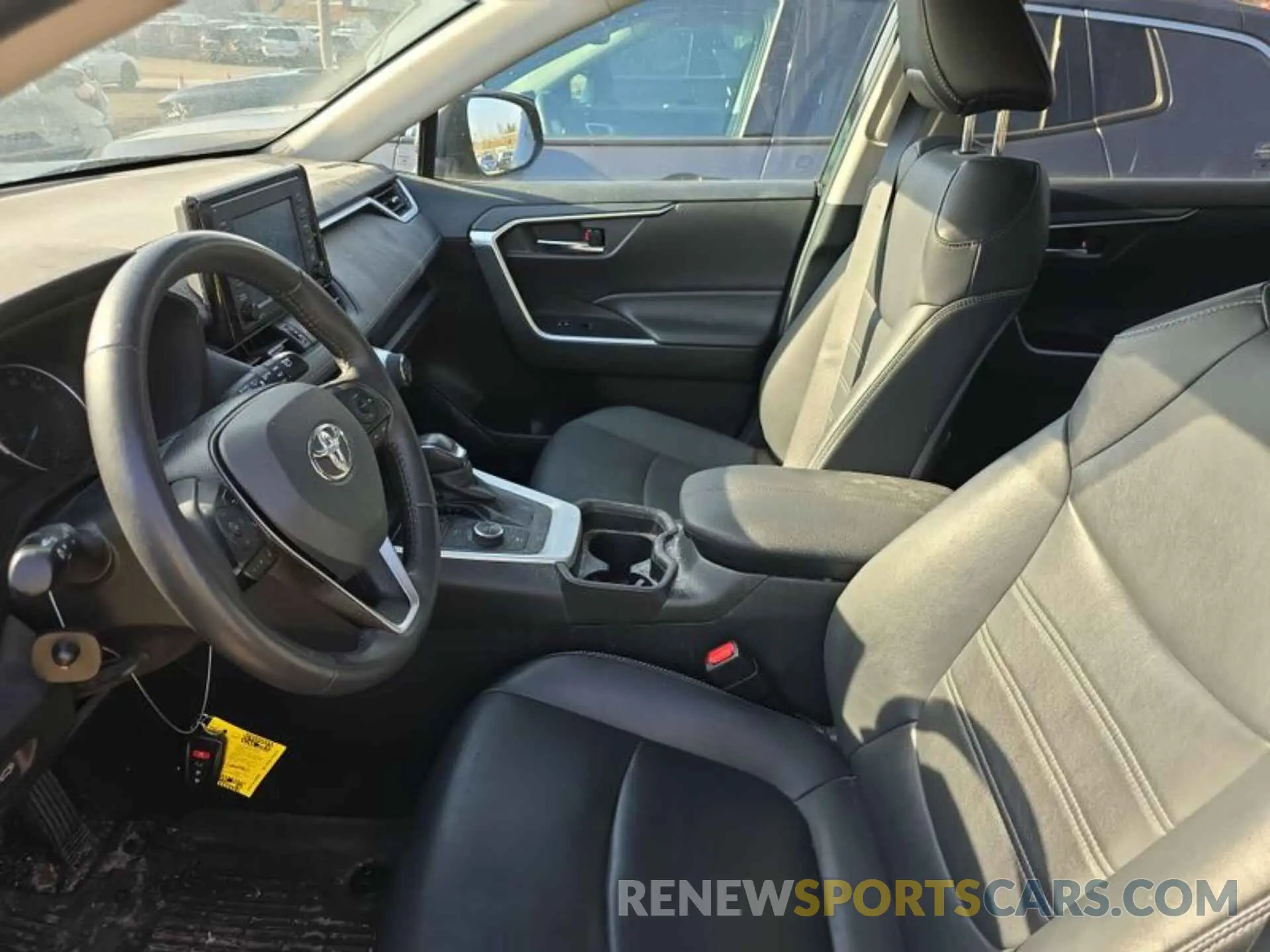 18 Photograph of a damaged car 4T3B6RFV8MU031965 TOYOTA RAV4 HYBRID 2021