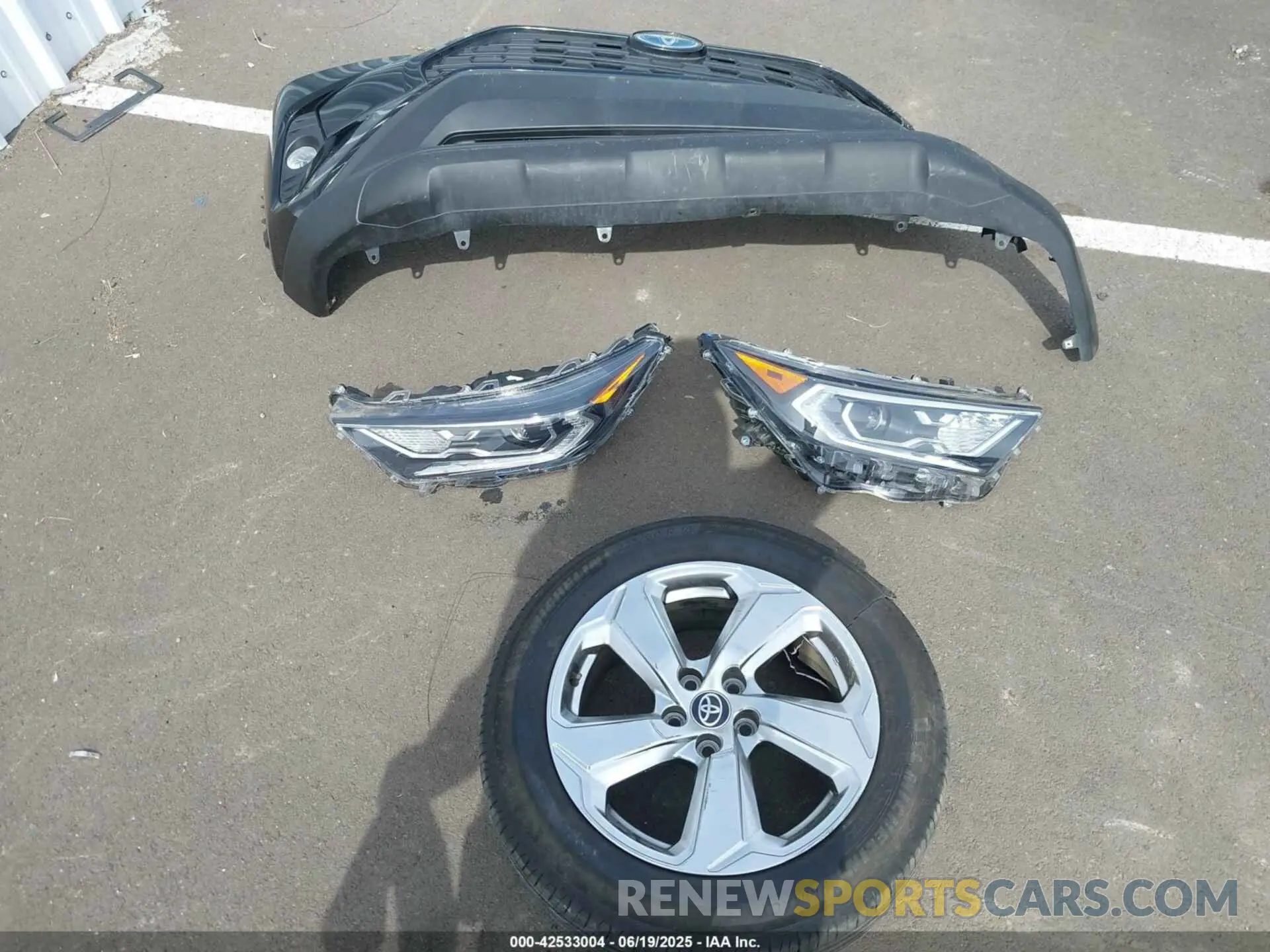 12 Photograph of a damaged car 4T3B6RFVXMU040585 TOYOTA RAV4 HYBRID 2021