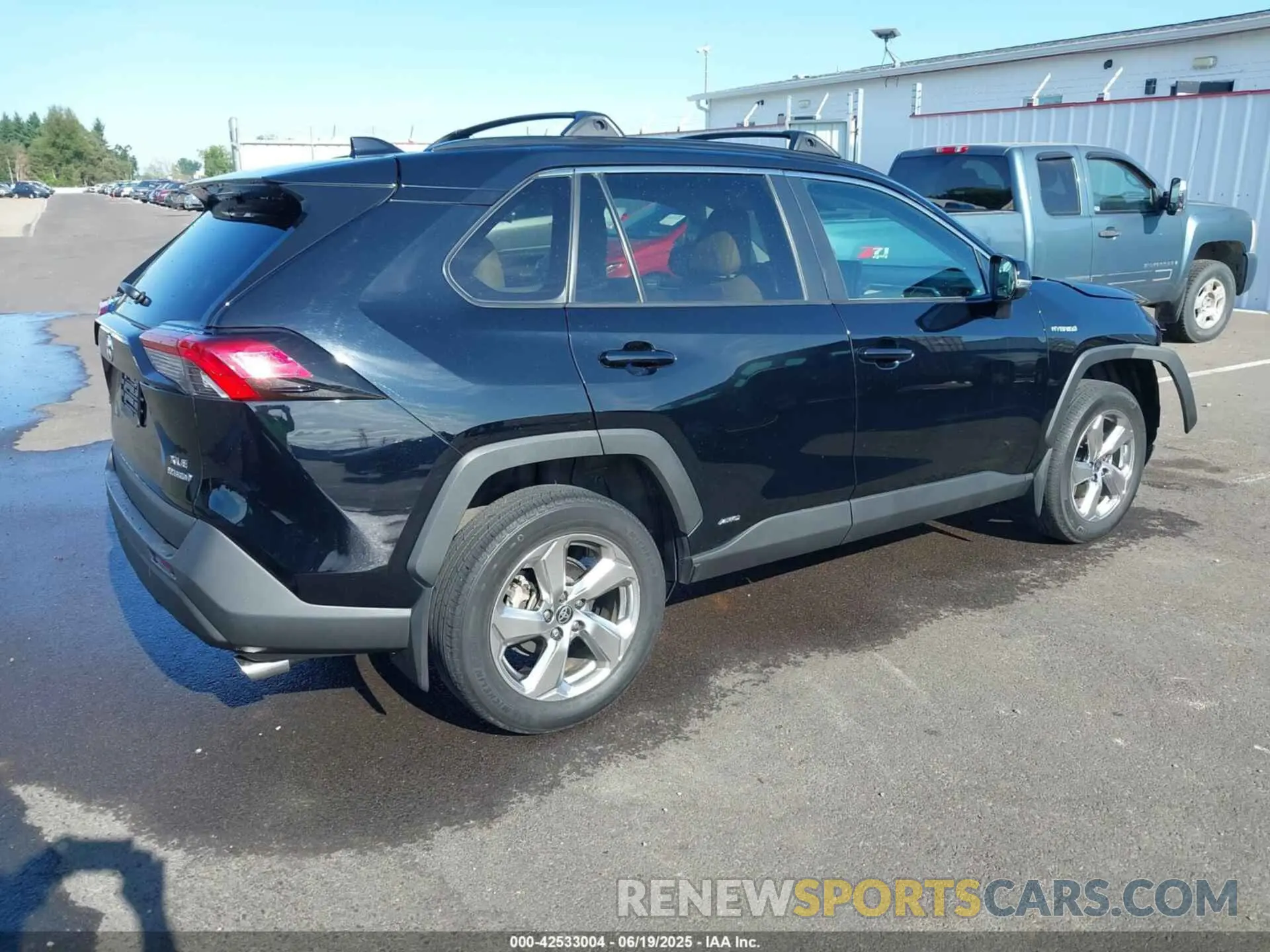 4 Photograph of a damaged car 4T3B6RFVXMU040585 TOYOTA RAV4 HYBRID 2021