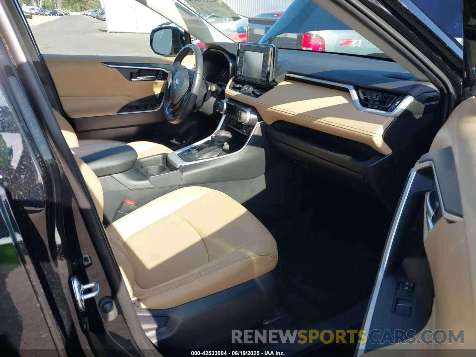 5 Photograph of a damaged car 4T3B6RFVXMU040585 TOYOTA RAV4 HYBRID 2021