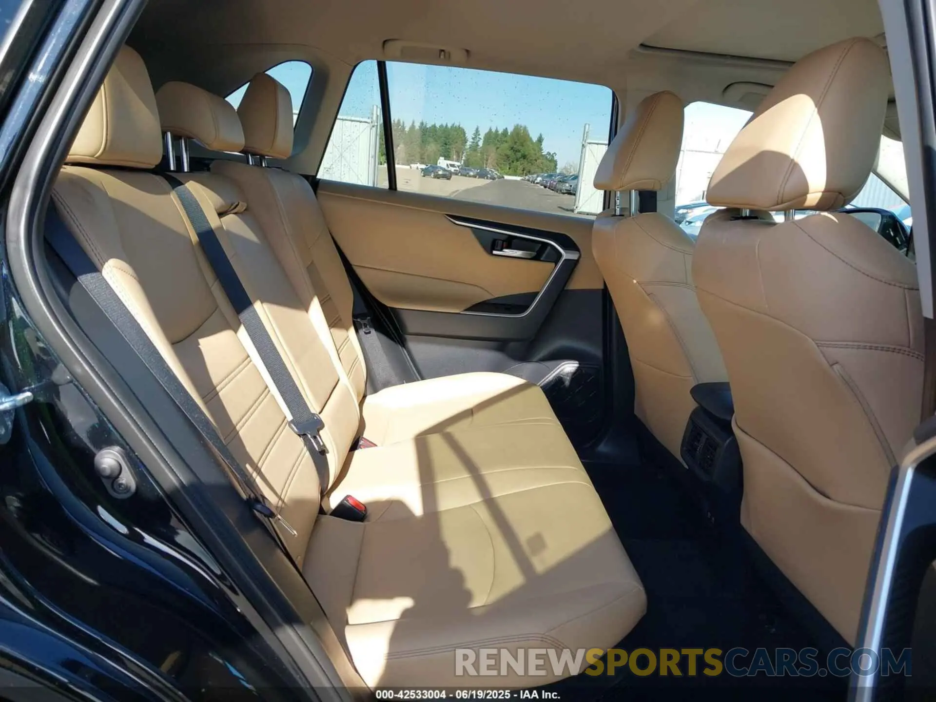 8 Photograph of a damaged car 4T3B6RFVXMU040585 TOYOTA RAV4 HYBRID 2021