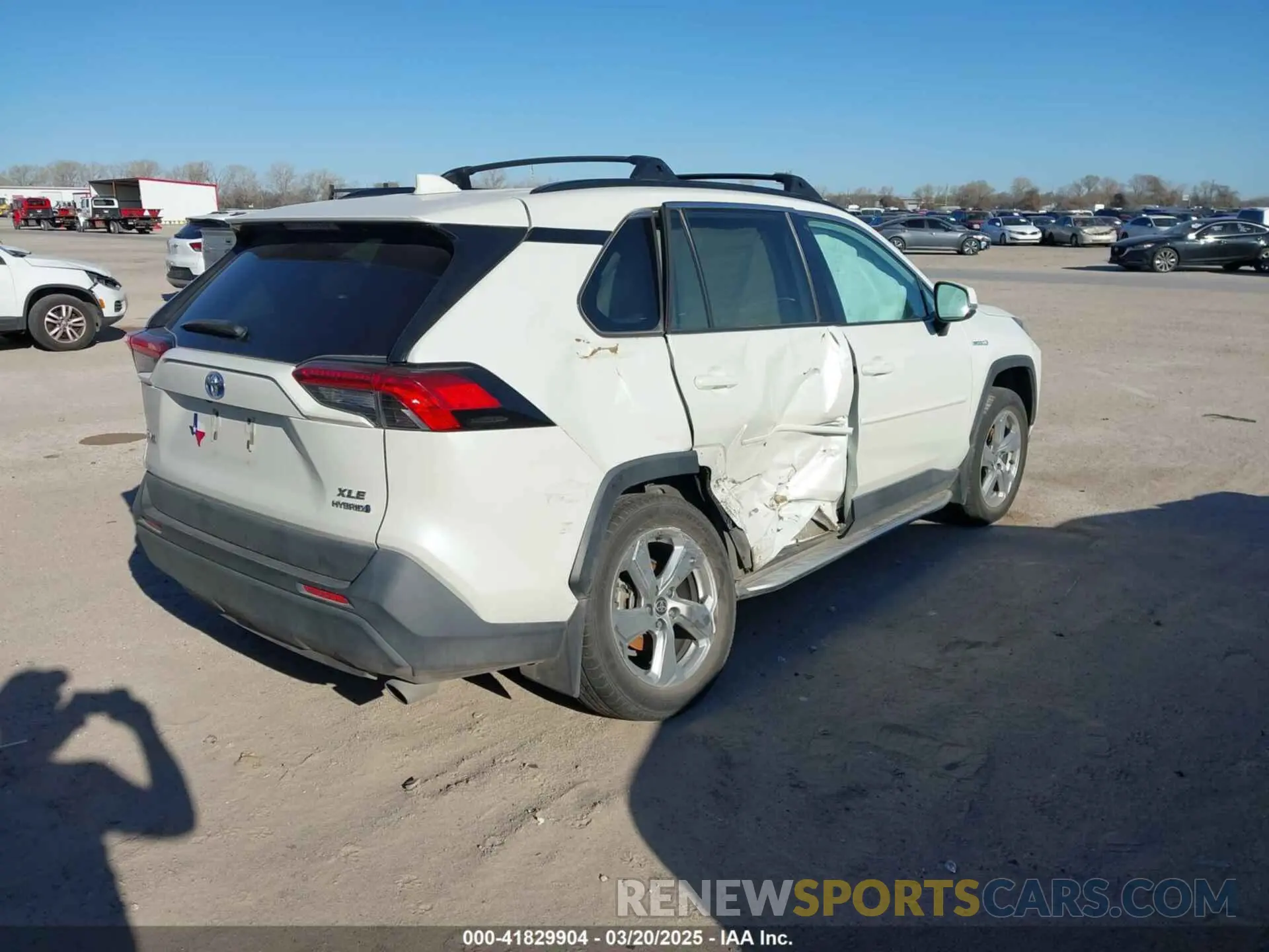 4 Photograph of a damaged car 4T3B6RFVXMU043017 TOYOTA RAV4 HYBRID 2021