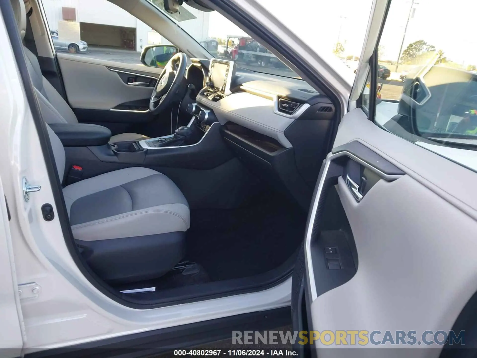 5 Photograph of a damaged car 4T3D6RFV3MU033017 TOYOTA RAV4 HYBRID 2021
