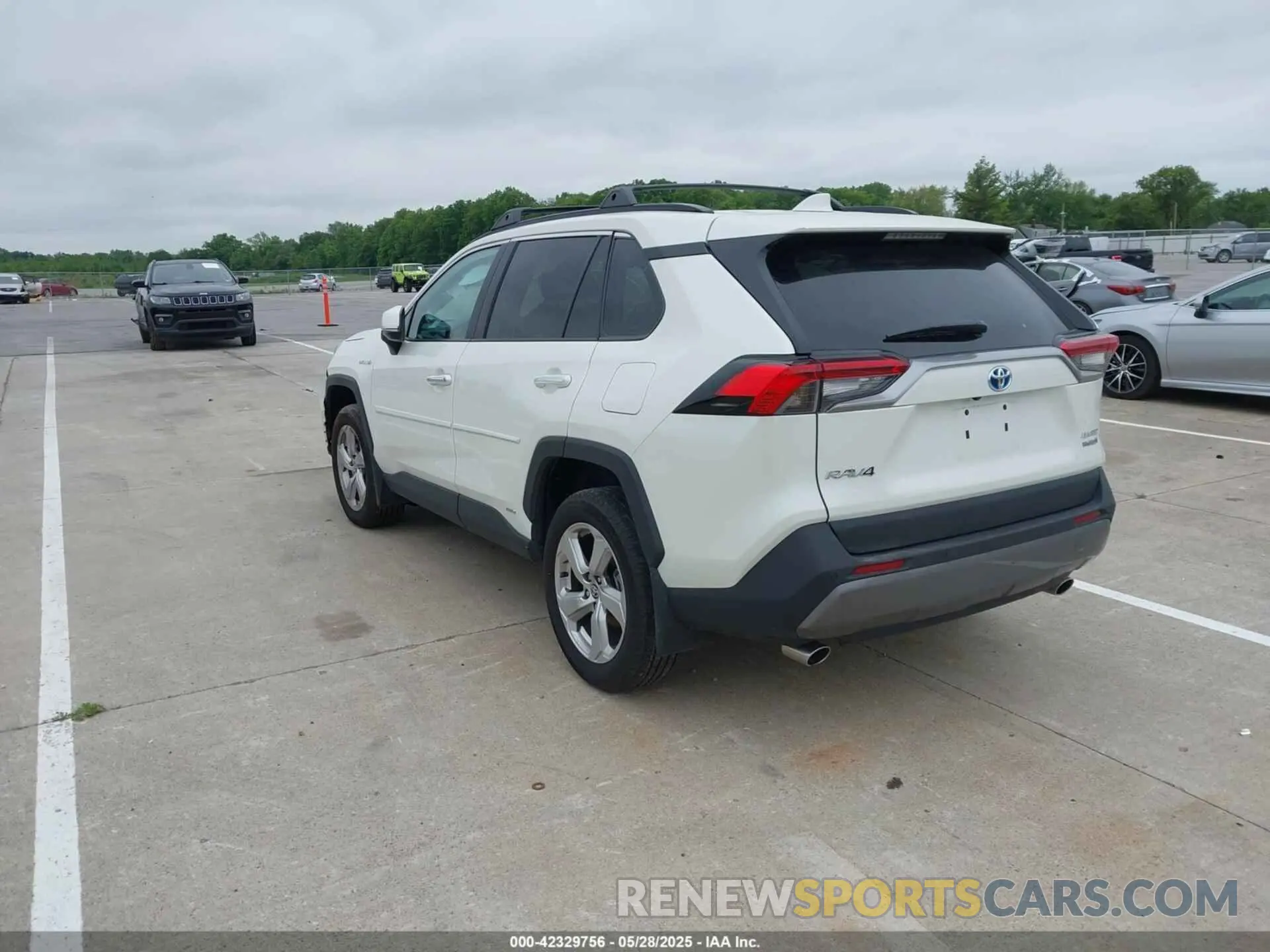 3 Photograph of a damaged car 4T3D6RFV3MU043921 TOYOTA RAV4 HYBRID 2021