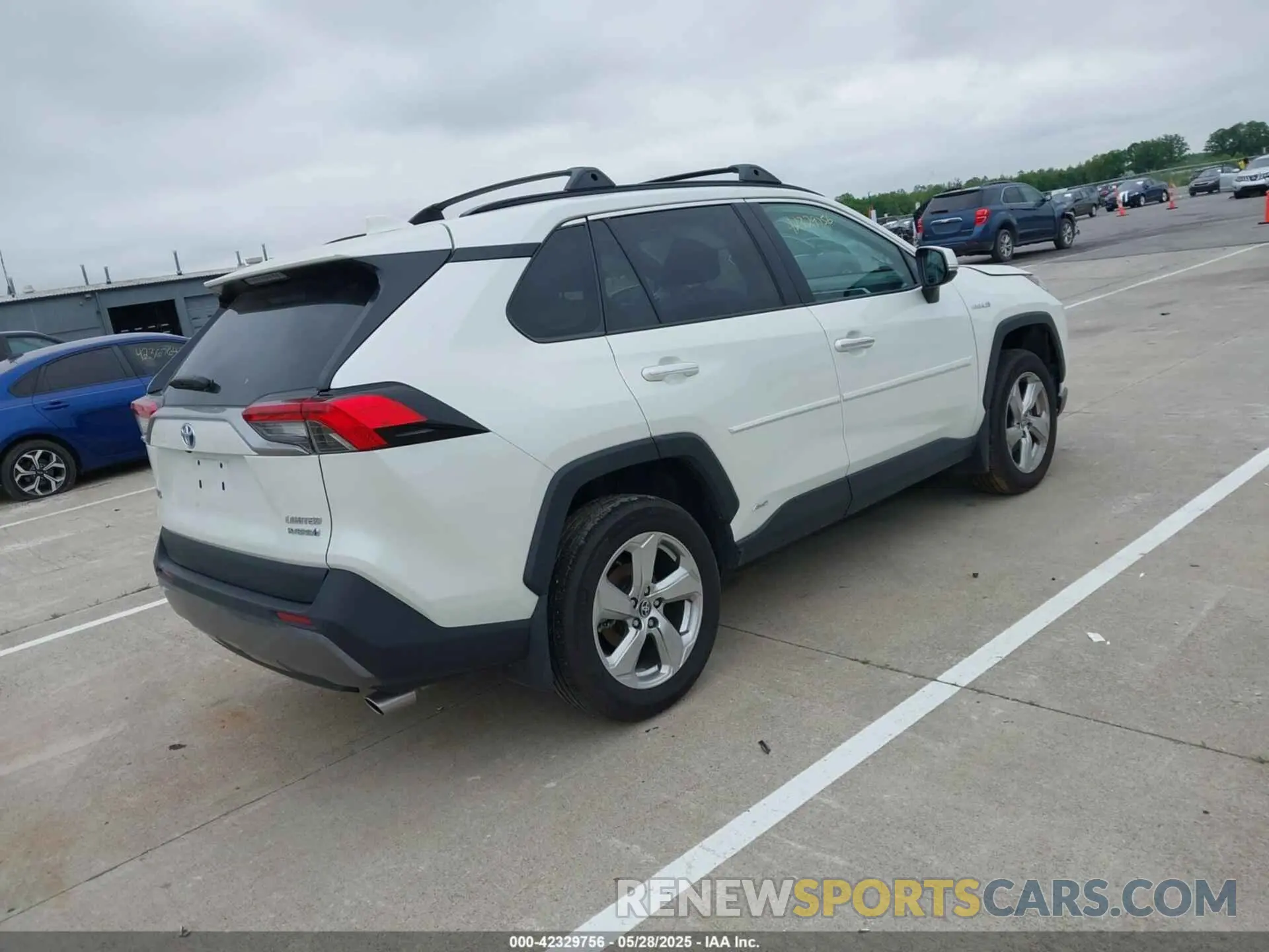 4 Photograph of a damaged car 4T3D6RFV3MU043921 TOYOTA RAV4 HYBRID 2021