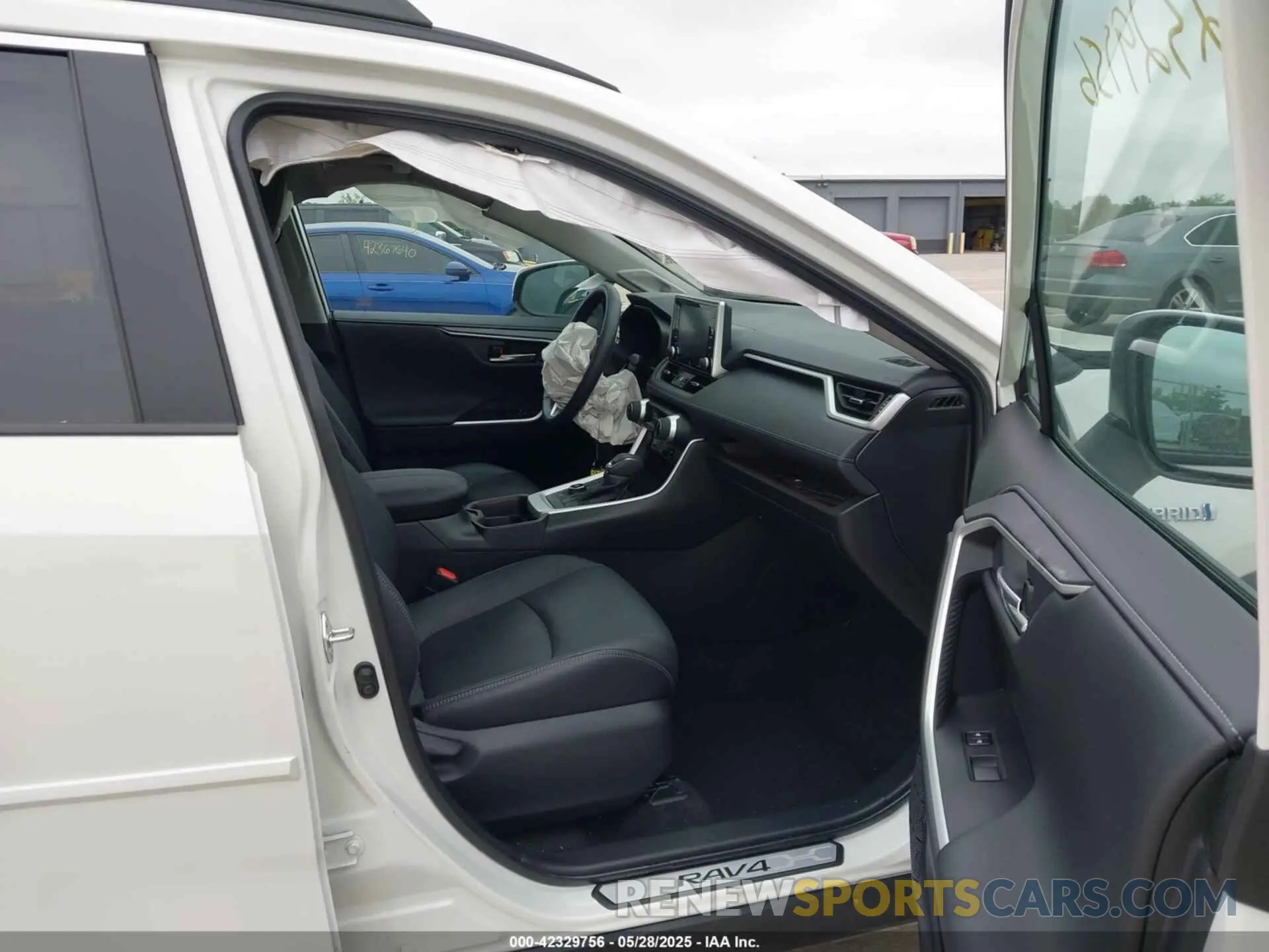 5 Photograph of a damaged car 4T3D6RFV3MU043921 TOYOTA RAV4 HYBRID 2021